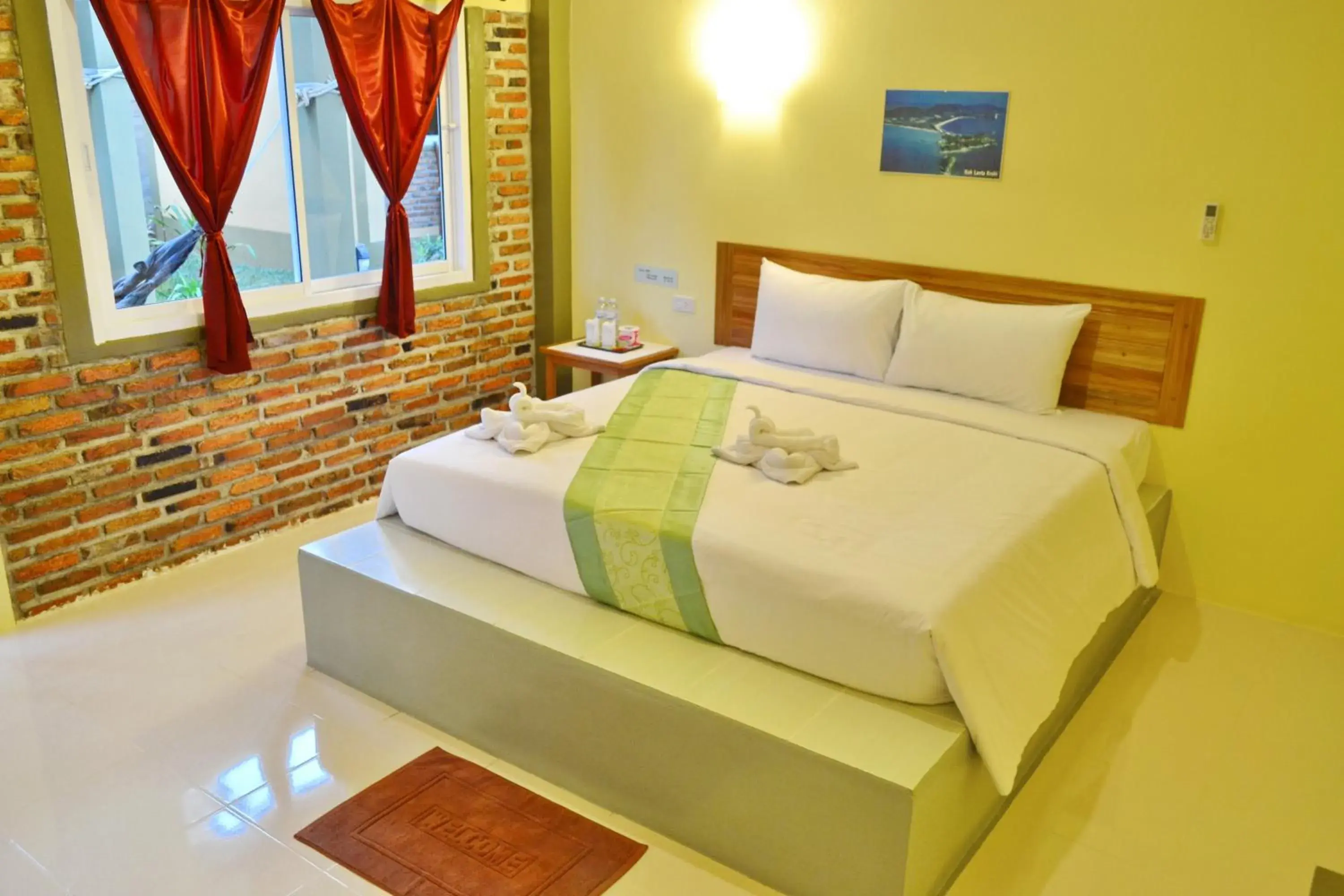 Bed in Lanta Baan Nok Resort (SHA Extra Plus)