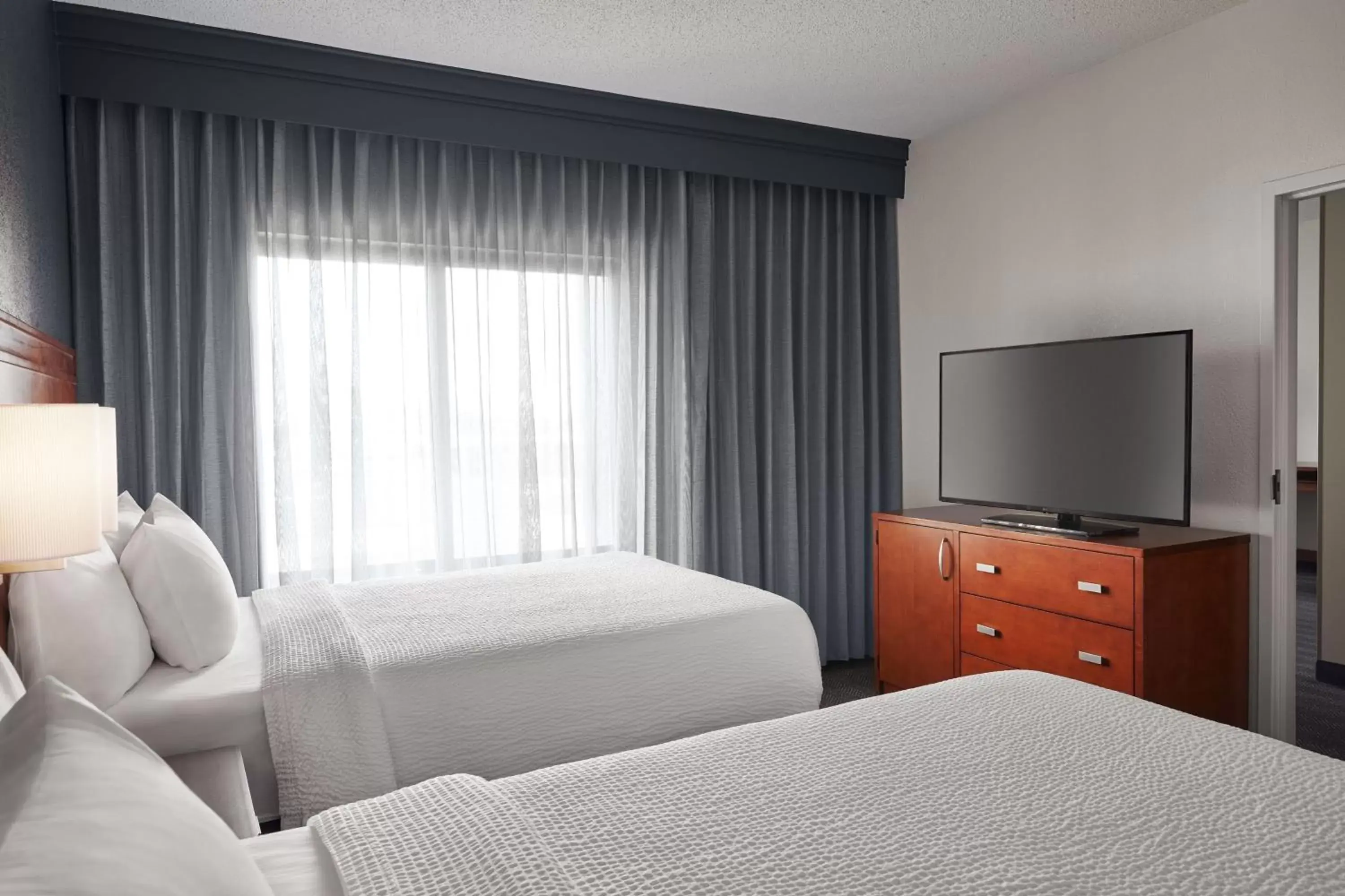 Bedroom, Bed in Courtyard by Marriott St. Louis Downtown West