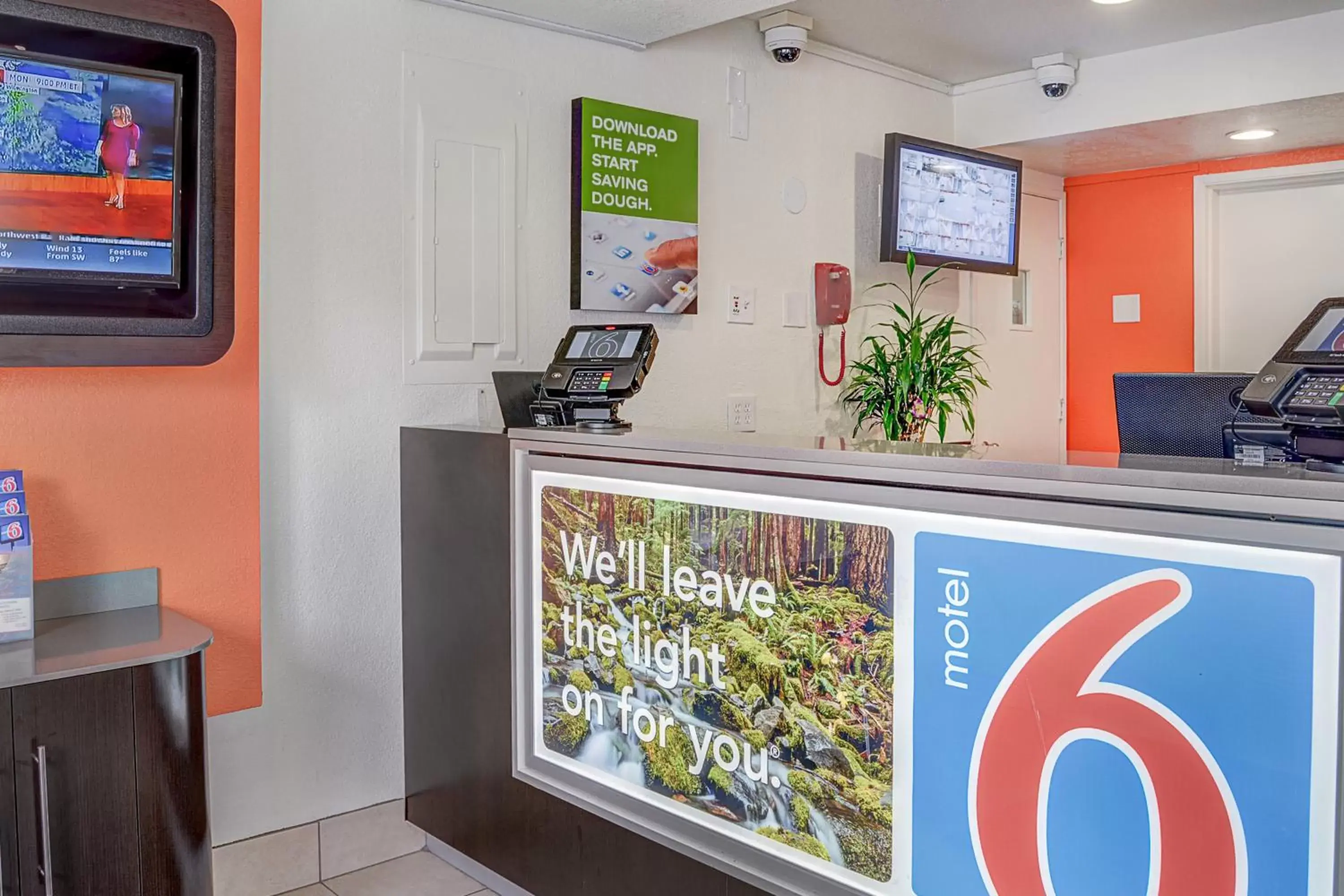 Lobby or reception, Lobby/Reception in Motel 6-Portland, OR - Central