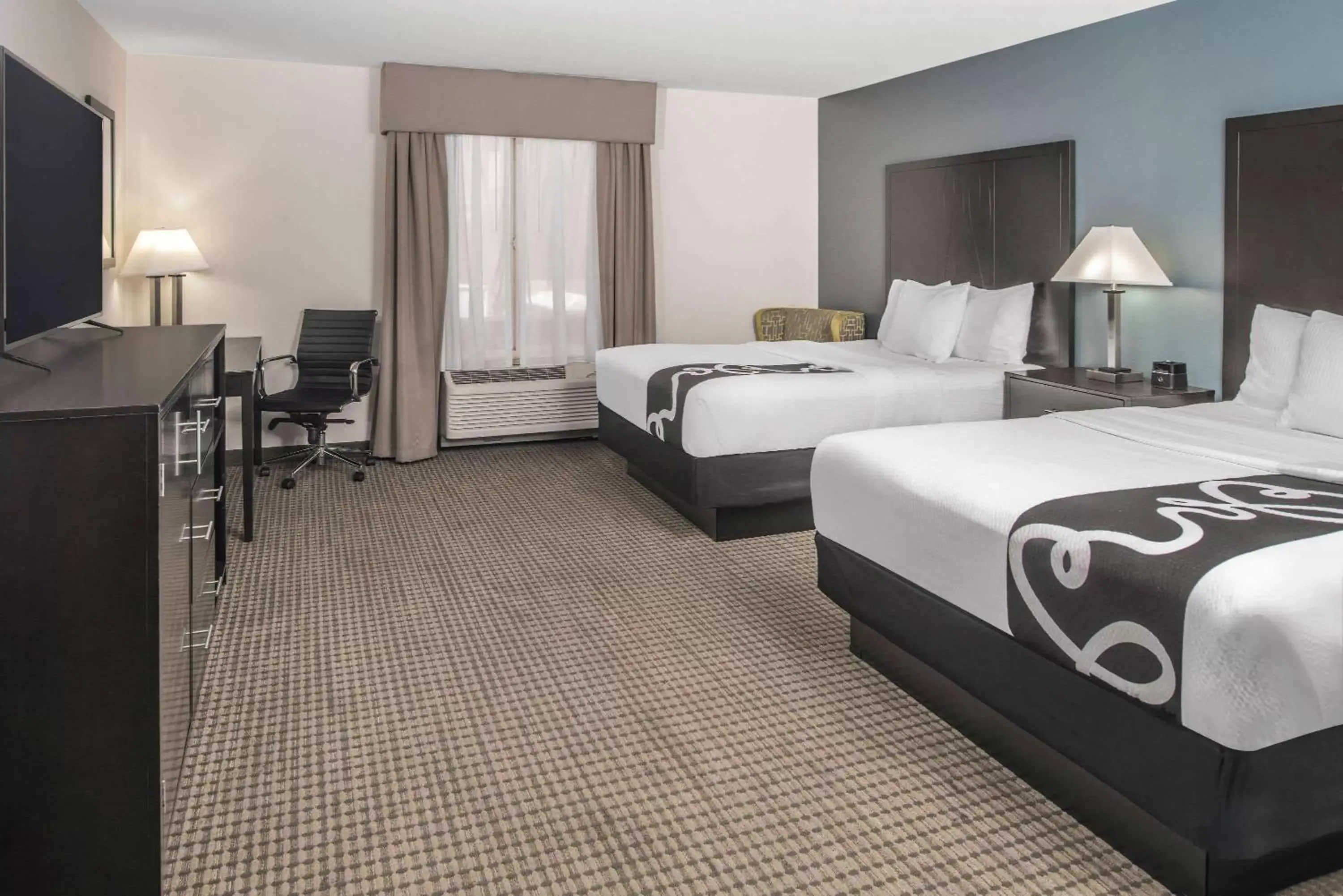 Photo of the whole room, Bed in La Quinta by Wyndham Moscow Pullman Photo of the whole room, Bed in La Quinta by Wyndham Moscow Pullman