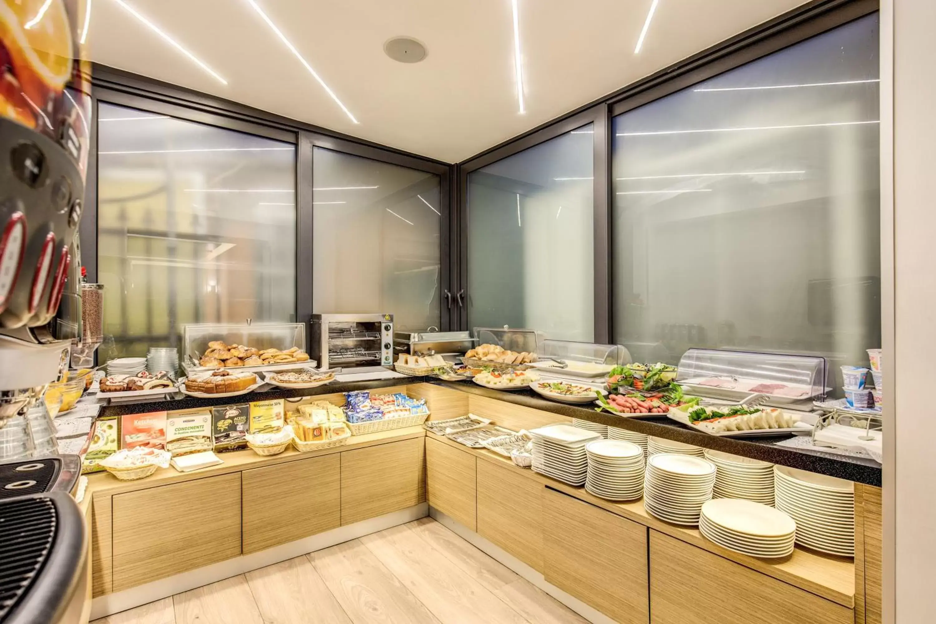 Buffet breakfast, Restaurant/Places to Eat in Hotel Trevi - Gruppo Trevi Hotels