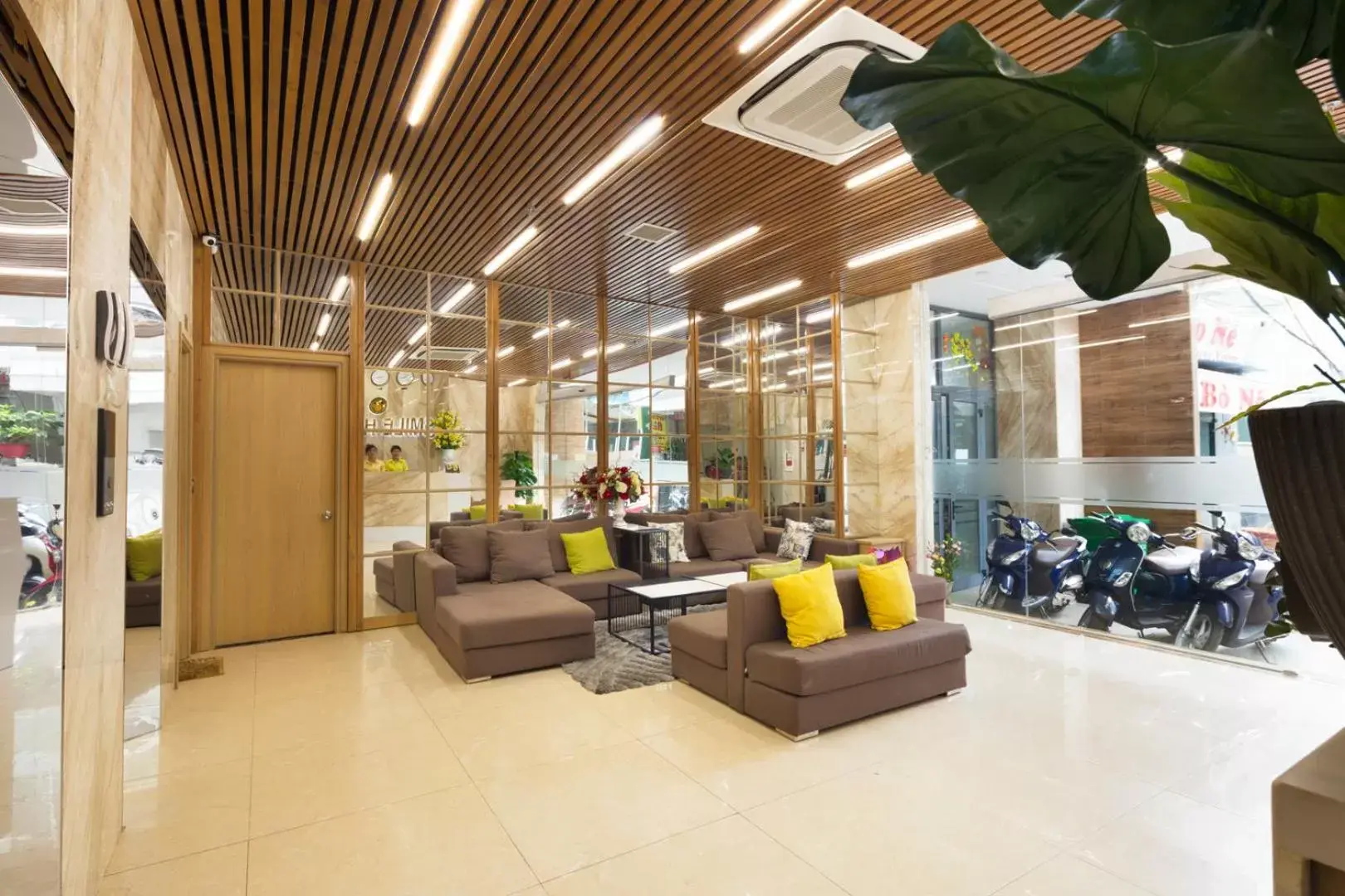 Communal lounge/ TV room, Lobby/Reception in Smile Hotel Nha Trang