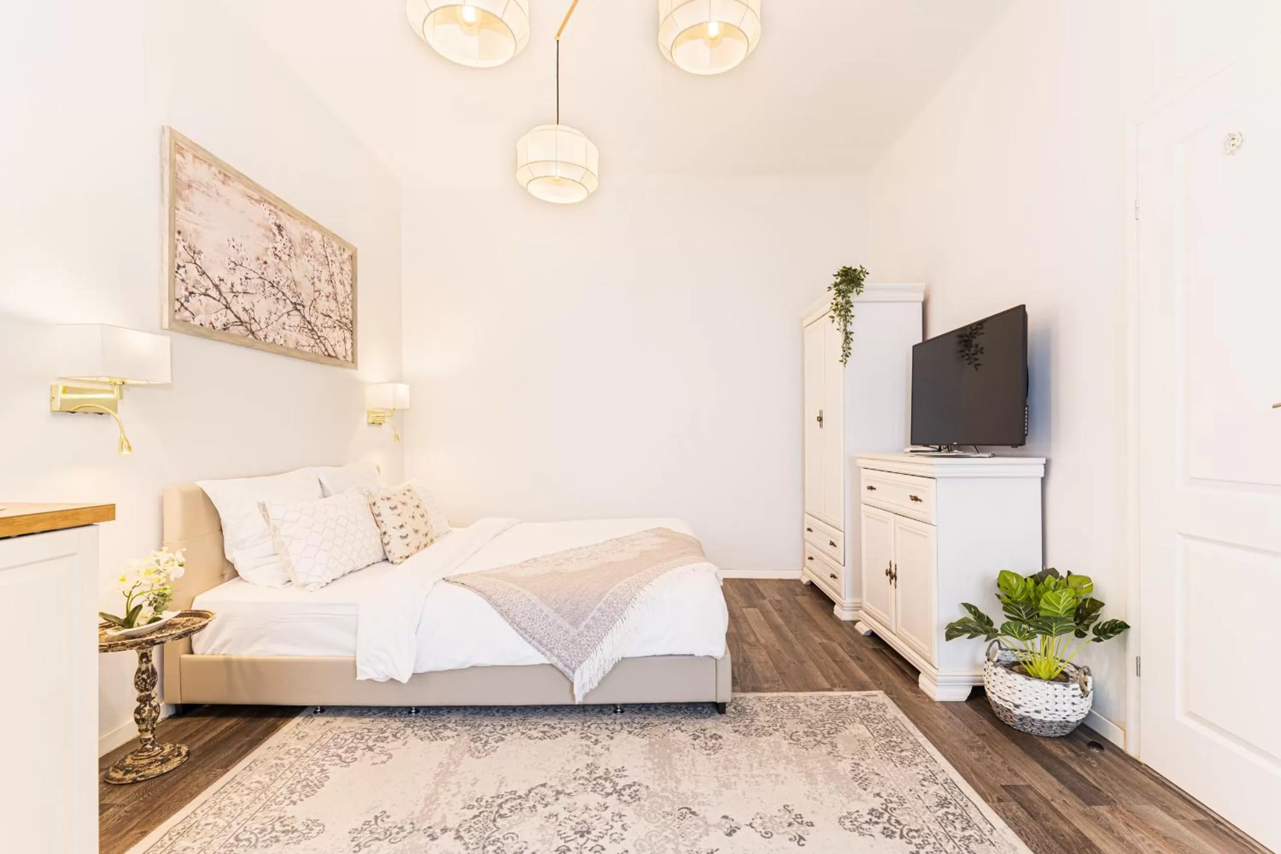 Photo of the whole room, Bed in ALBERT RESIDENCE Brasov with complimentary parking and 10 percent Food and Drinks