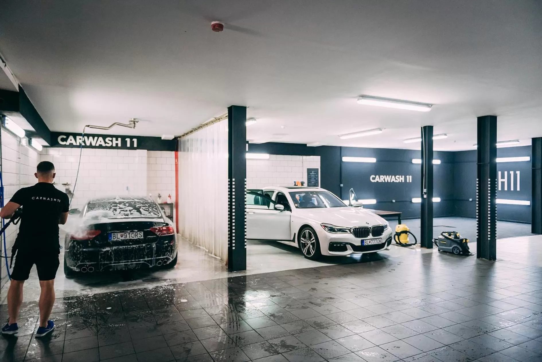 Parking in BOUTIQUE HOTEL11 with rooftop SPA