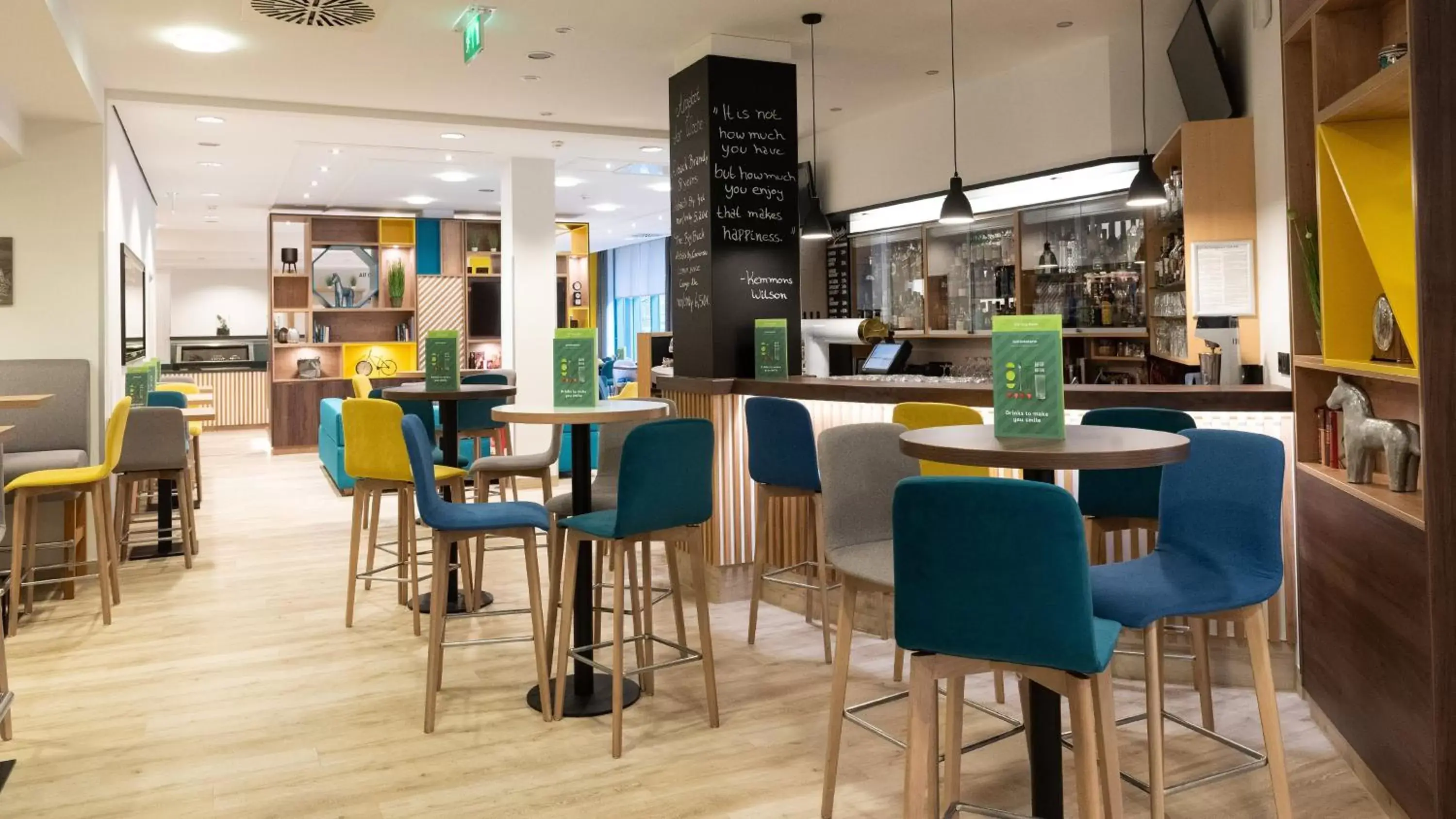 Lounge or bar, Restaurant/Places to Eat in Holiday Inn Essen City Centre, an IHG Hotel