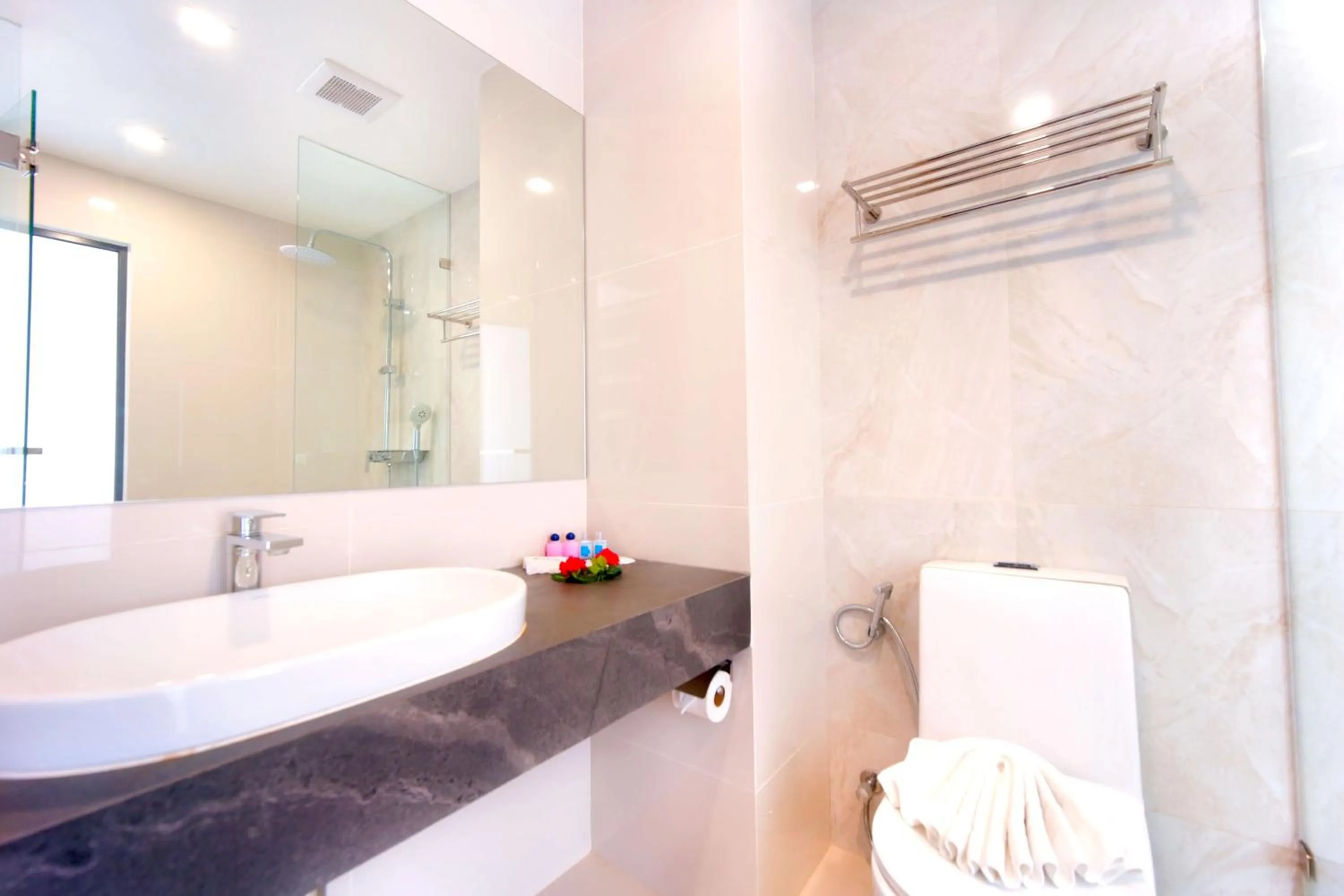 Toilet in Phoenix Hotel Karon Beach