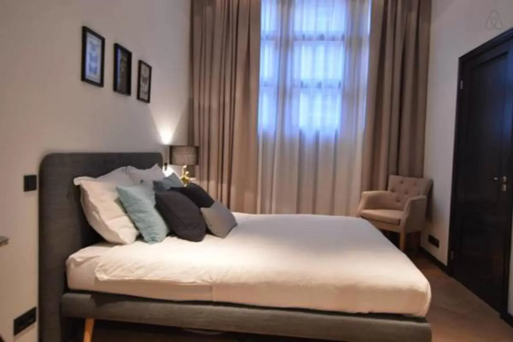 Bed in Romantic ground floor suite in Pijp near Sarphatipark