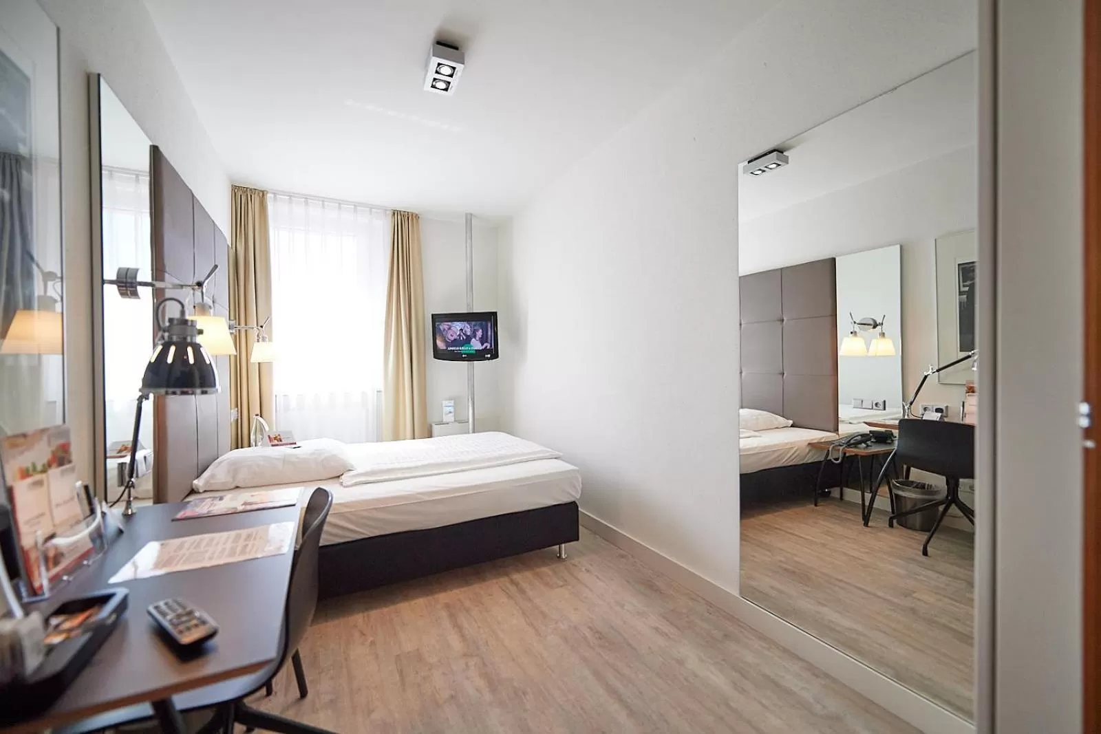 Photo of the whole room, Bed in Hotel Amadeus