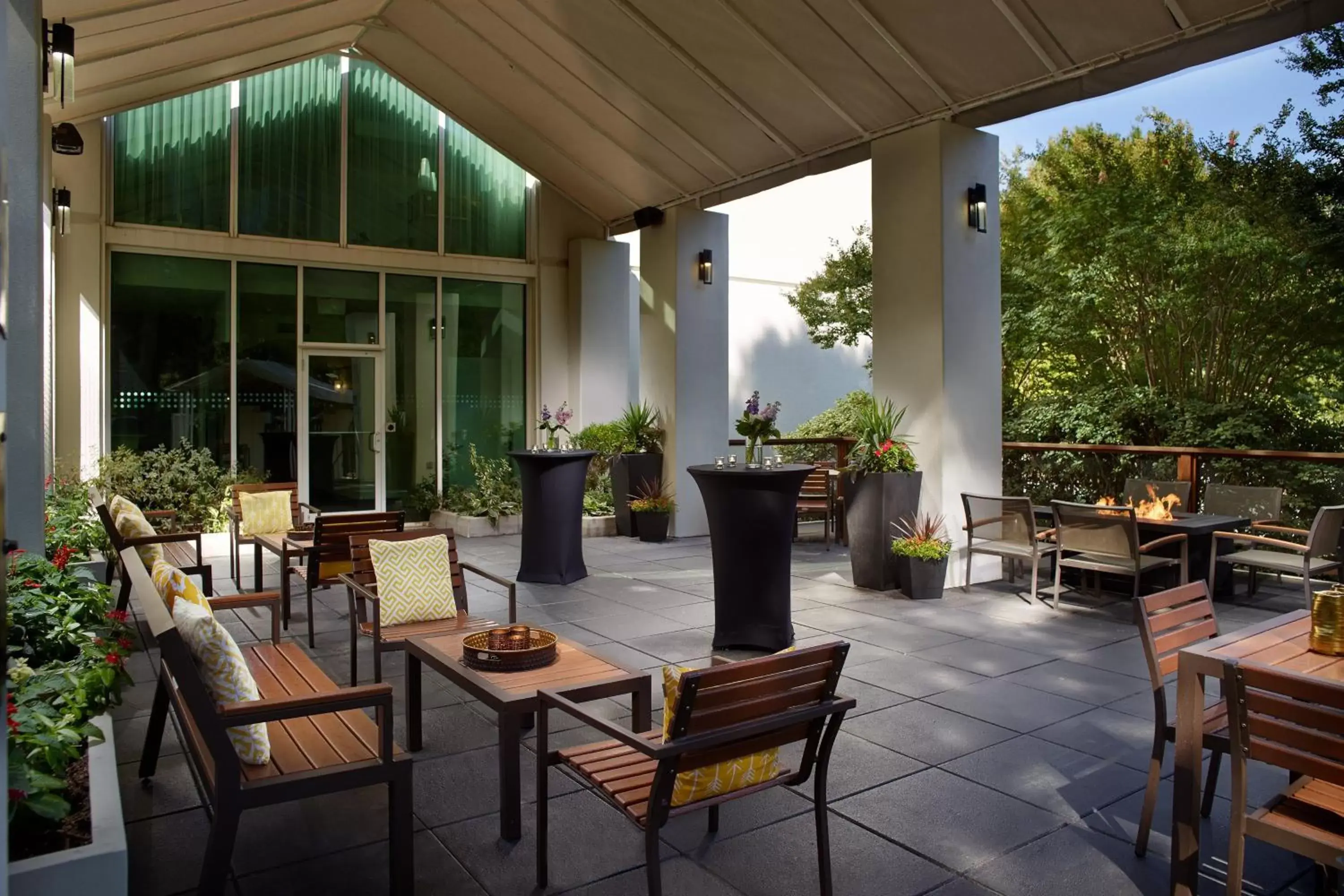 Swimming pool in Le Meridien Atlanta Perimeter