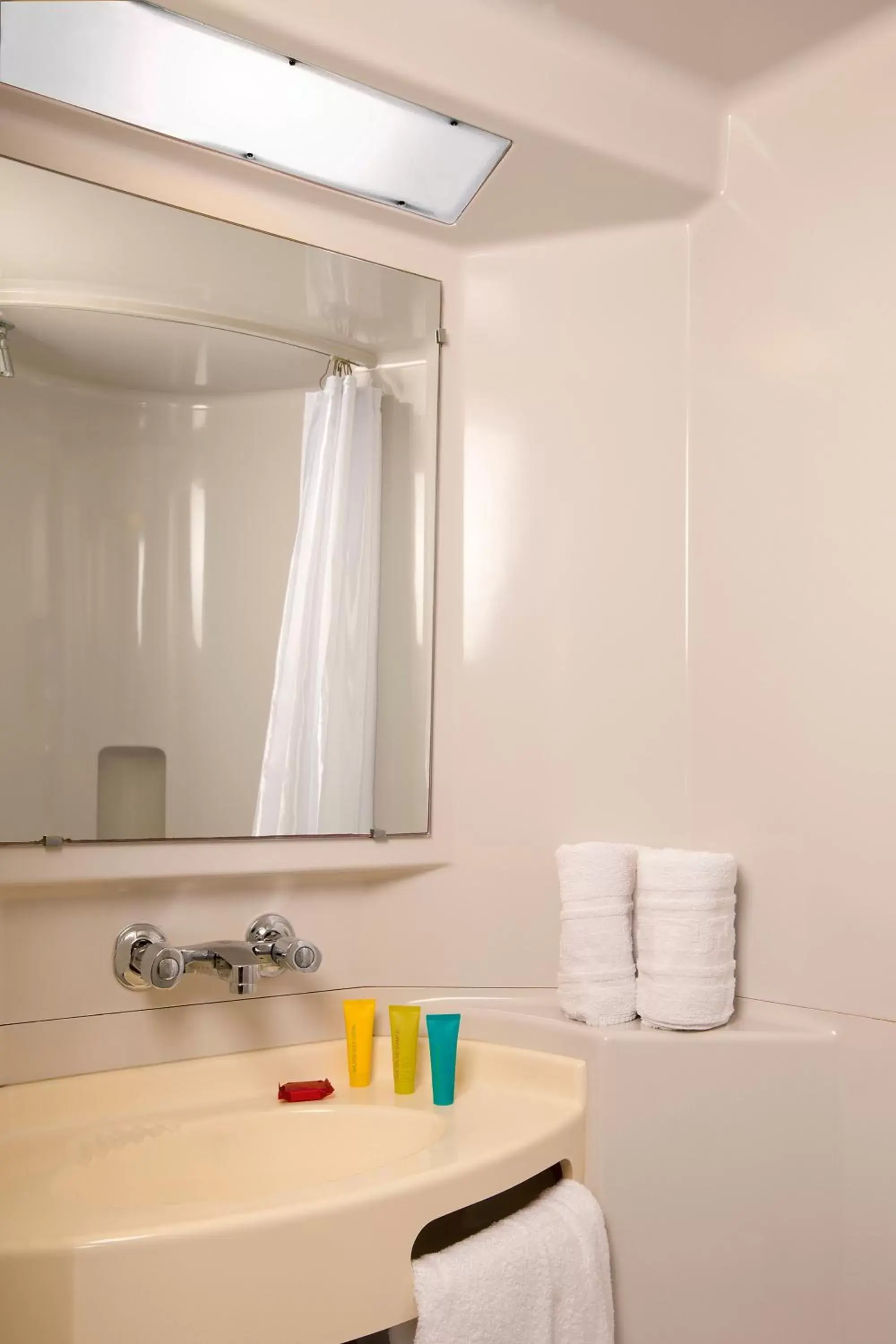 Bathroom in Hotel Cerise Lens