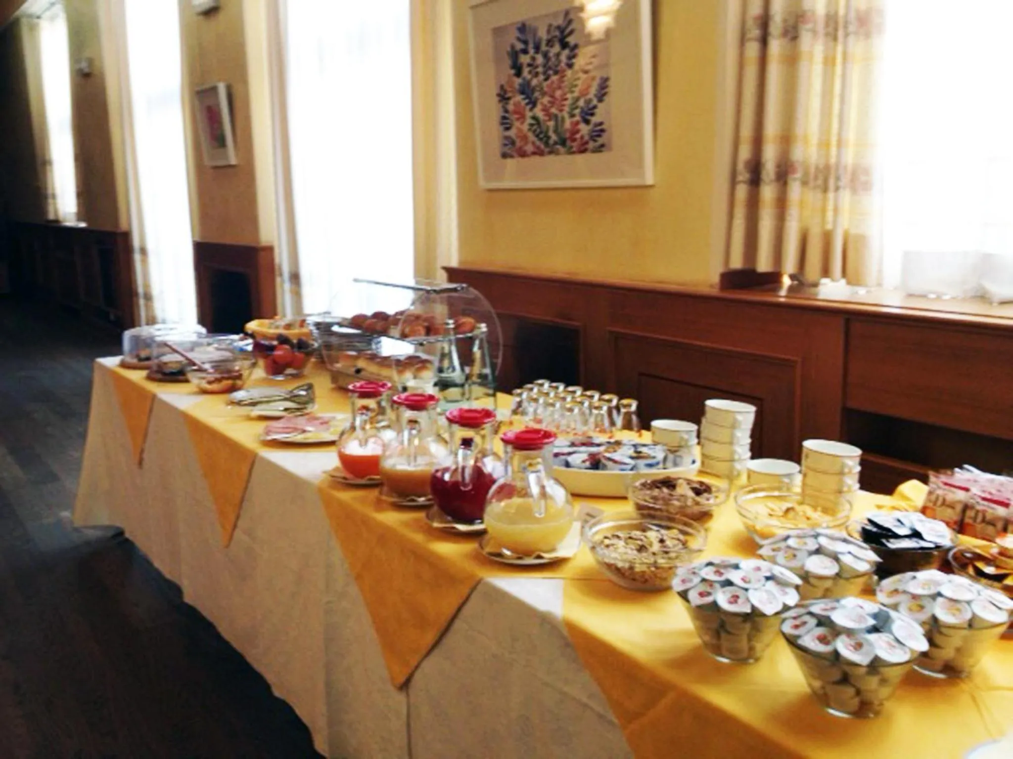 Buffet breakfast in Albergo Roma
