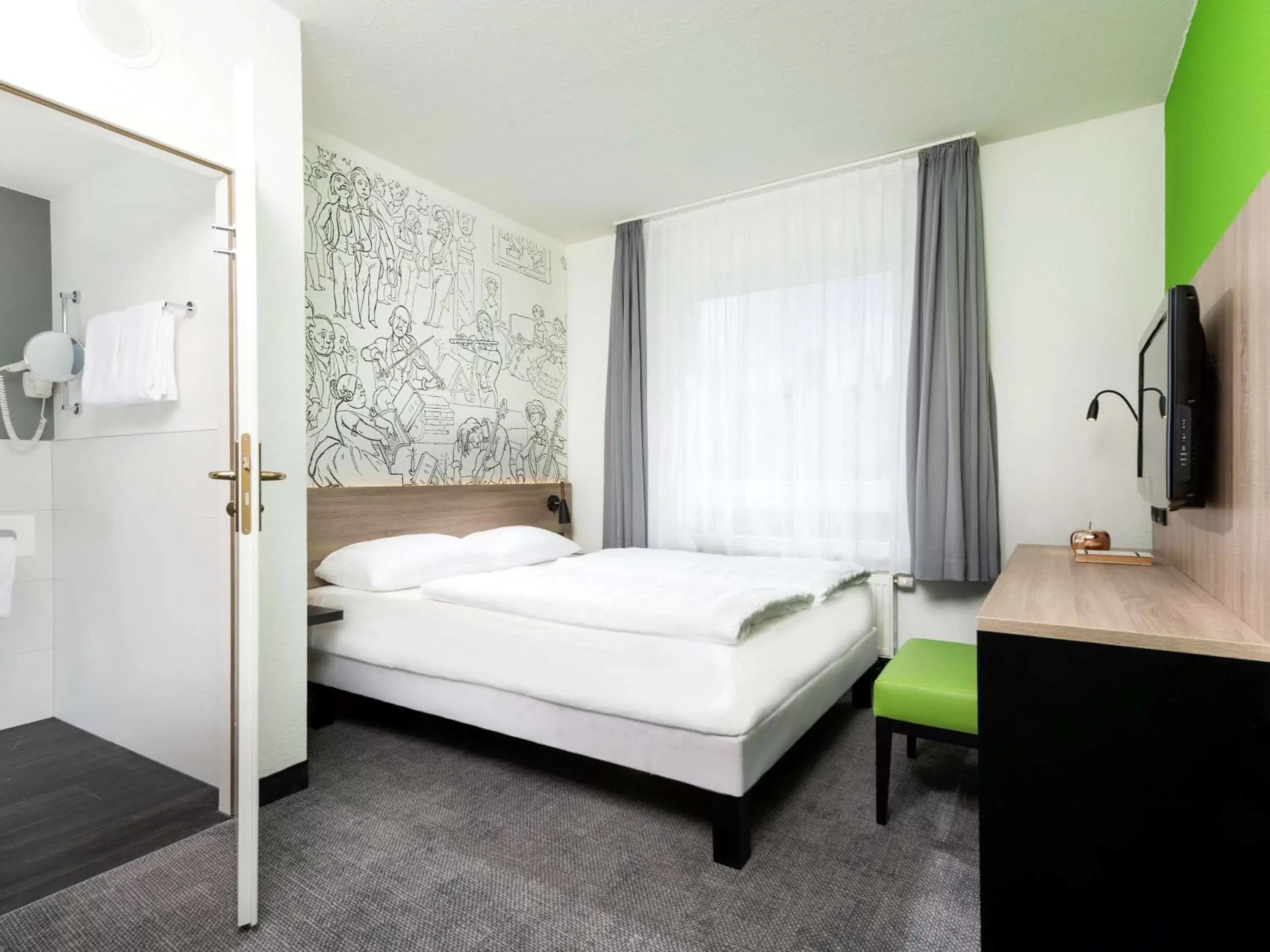 Photo of the whole room, Bed in ibis Styles Halle