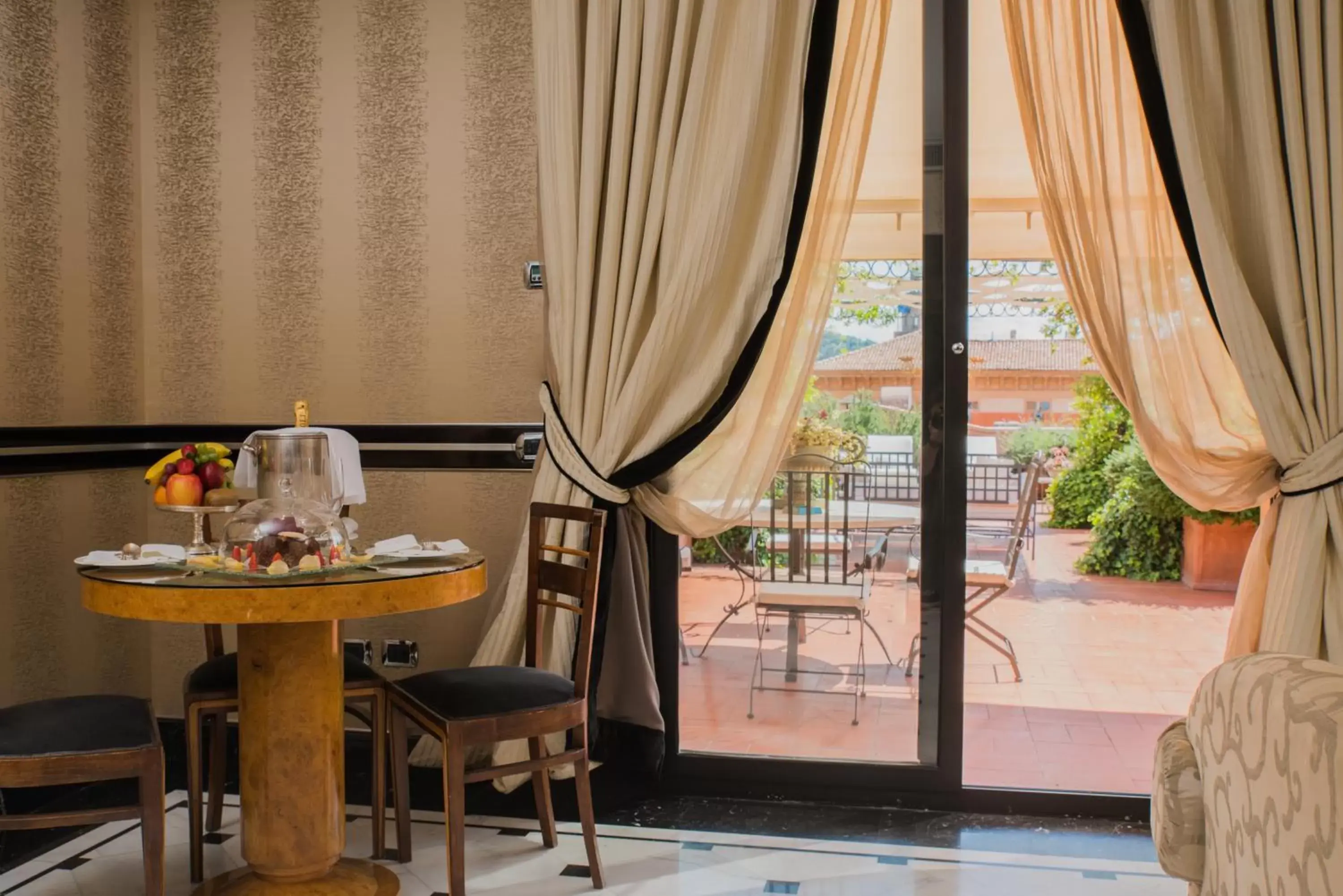 Balcony/Terrace, Dining Area in Grand Hotel Majestic gia' Baglioni