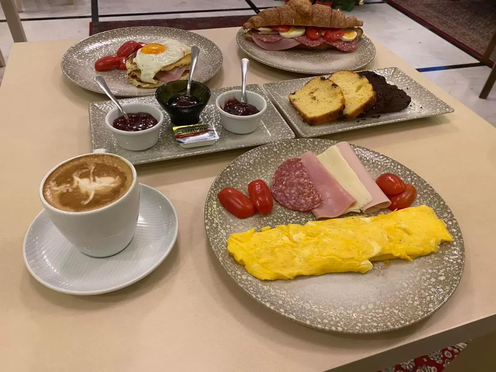 Food and drinks, Breakfast in HOTEL TSARSI
