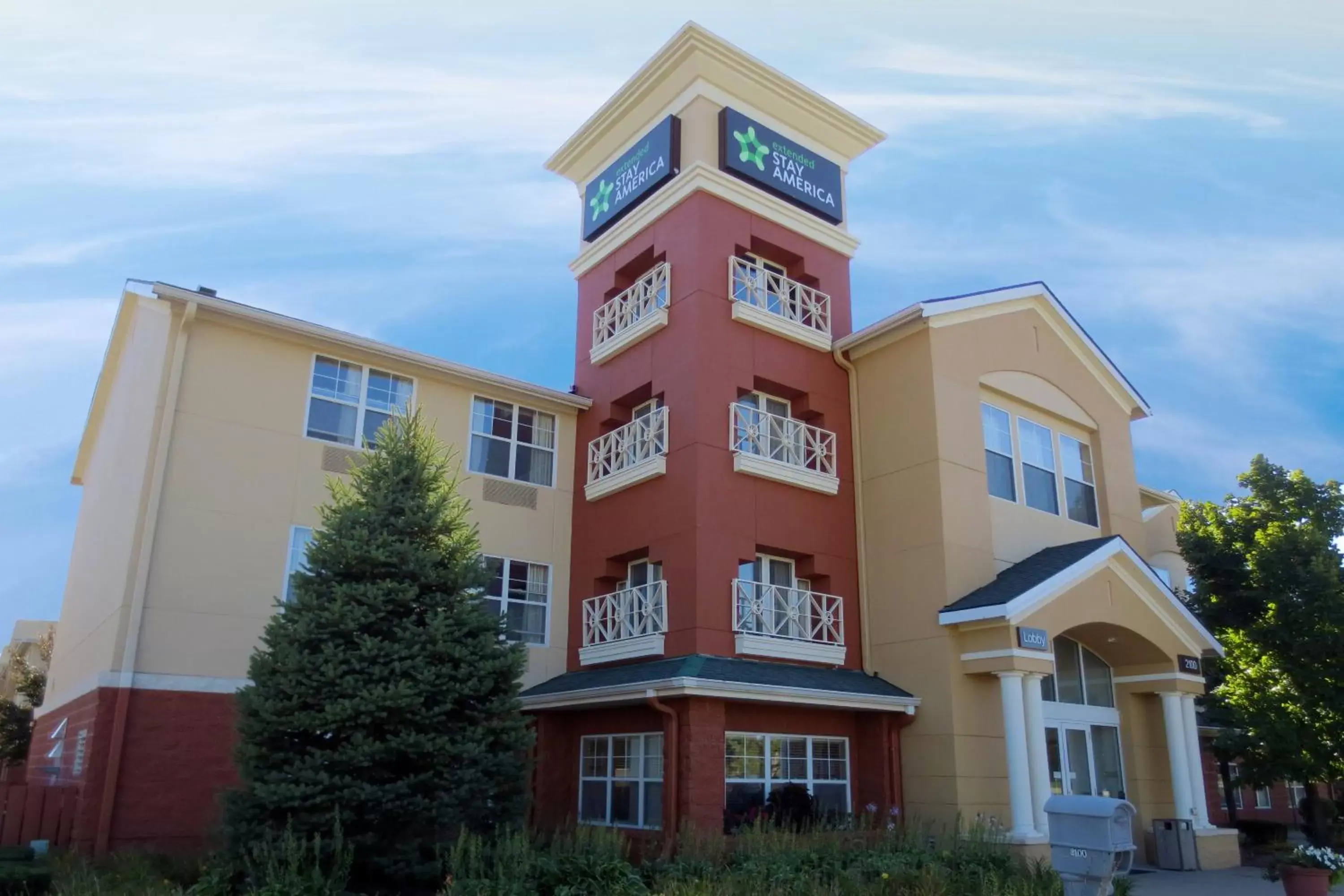 Property building in Extended Stay America Suites - Detroit - Auburn Hills - Featherstone Rd
