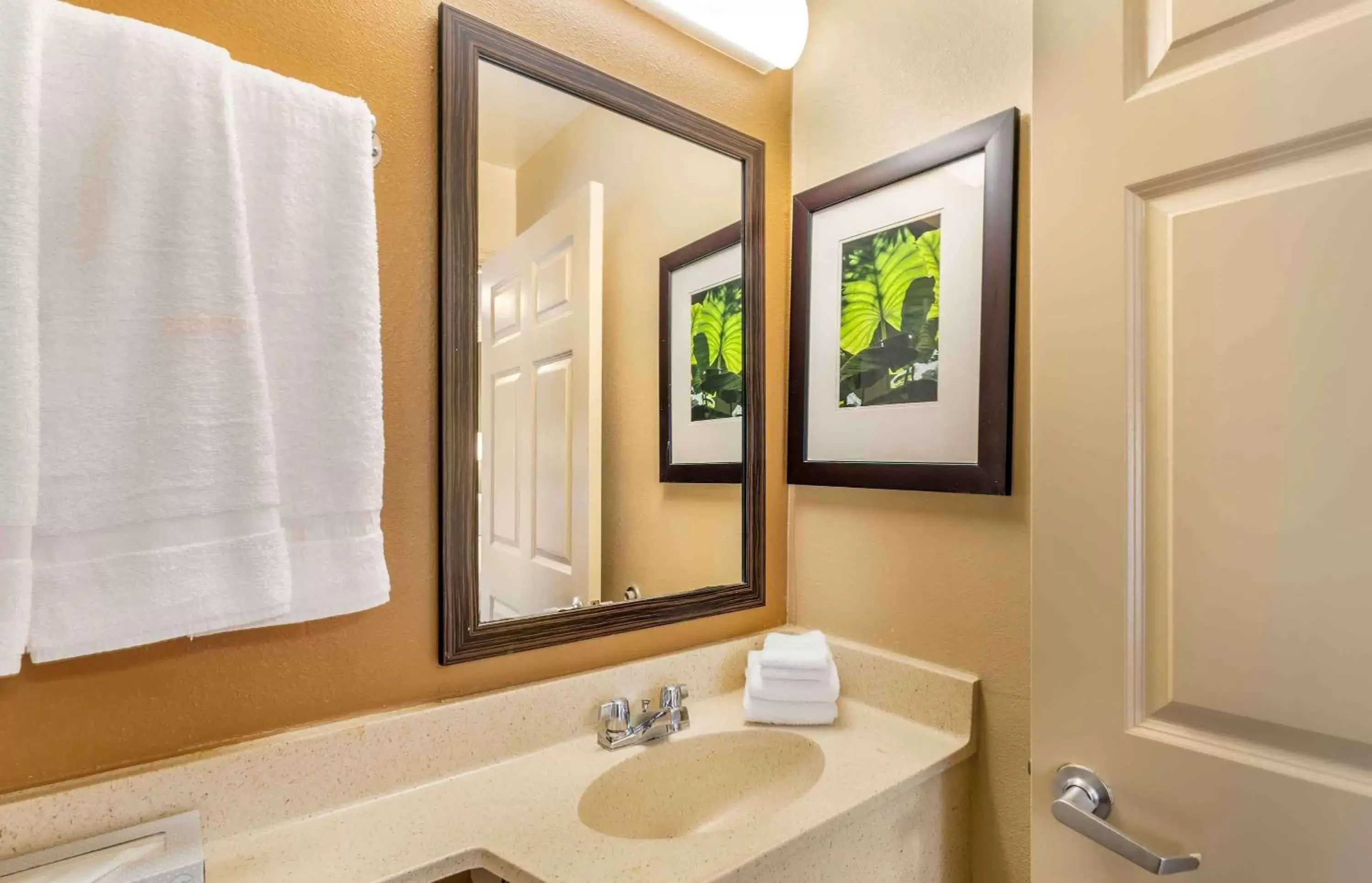 Bathroom in Extended Stay America Suites - Chesapeake - Churchland Blvd