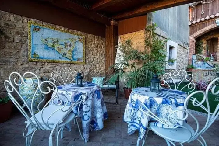 Garden, Restaurant/Places to Eat in Kimera