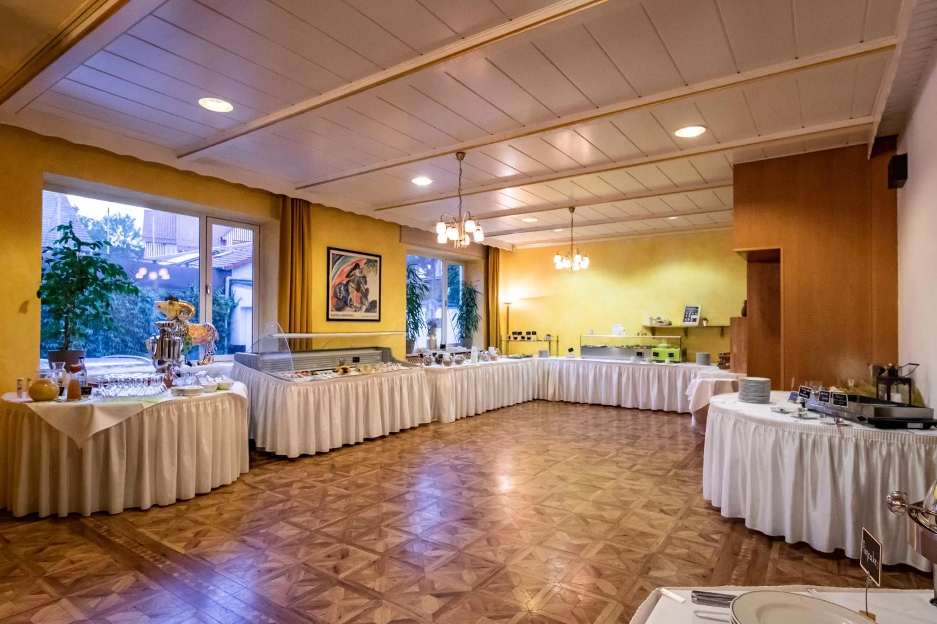 Buffet breakfast in Hotel Goldflair am Rathaus