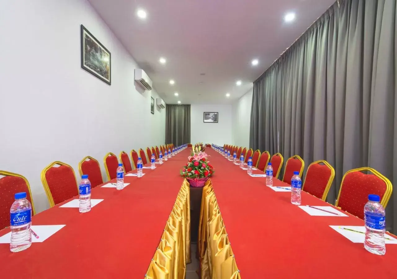 Meeting/conference room in Ladear Privilege Rooms