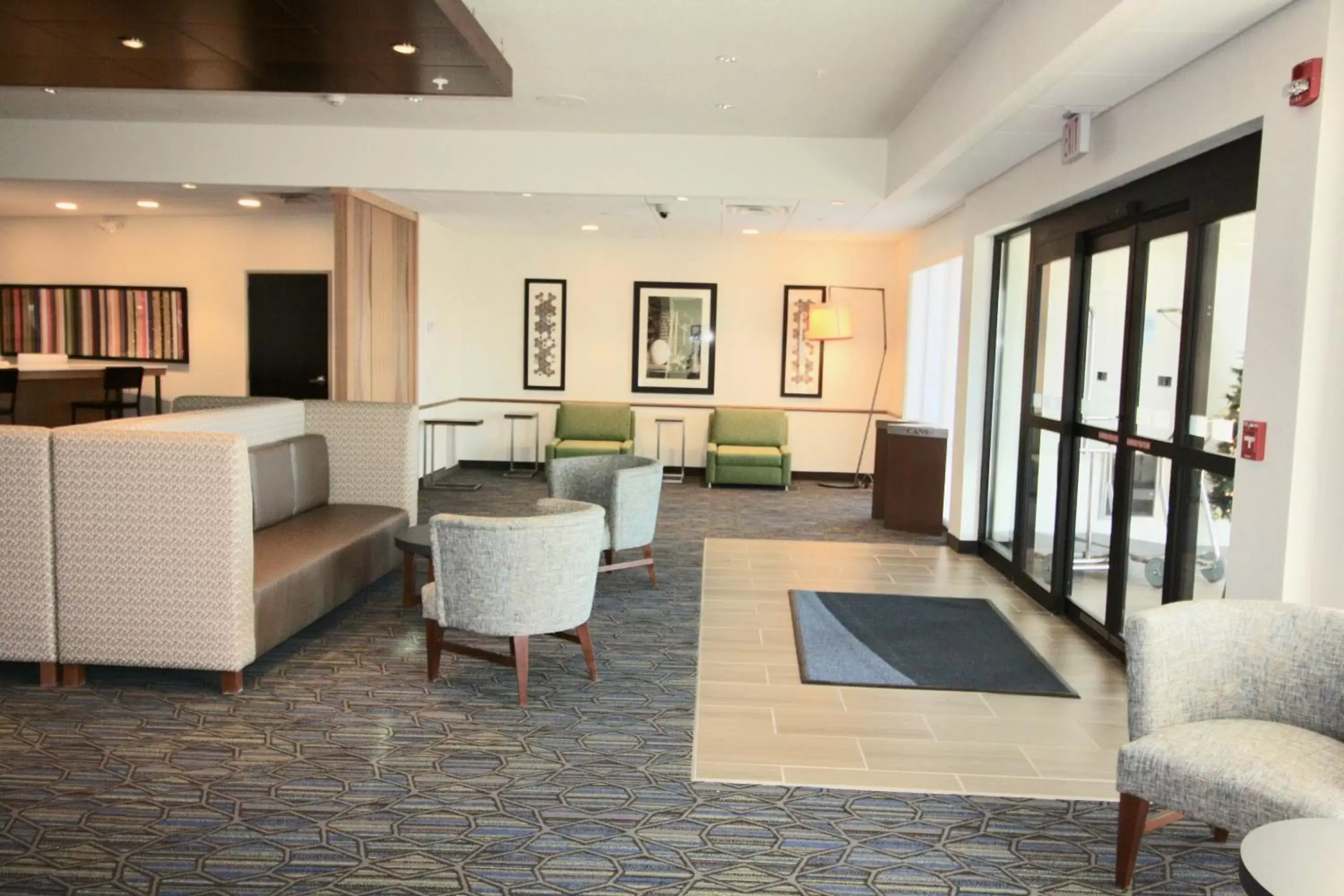 Property building, Lobby/Reception in Holiday Inn Express & Suites - Kirksville - University Area, an IHG Hotel