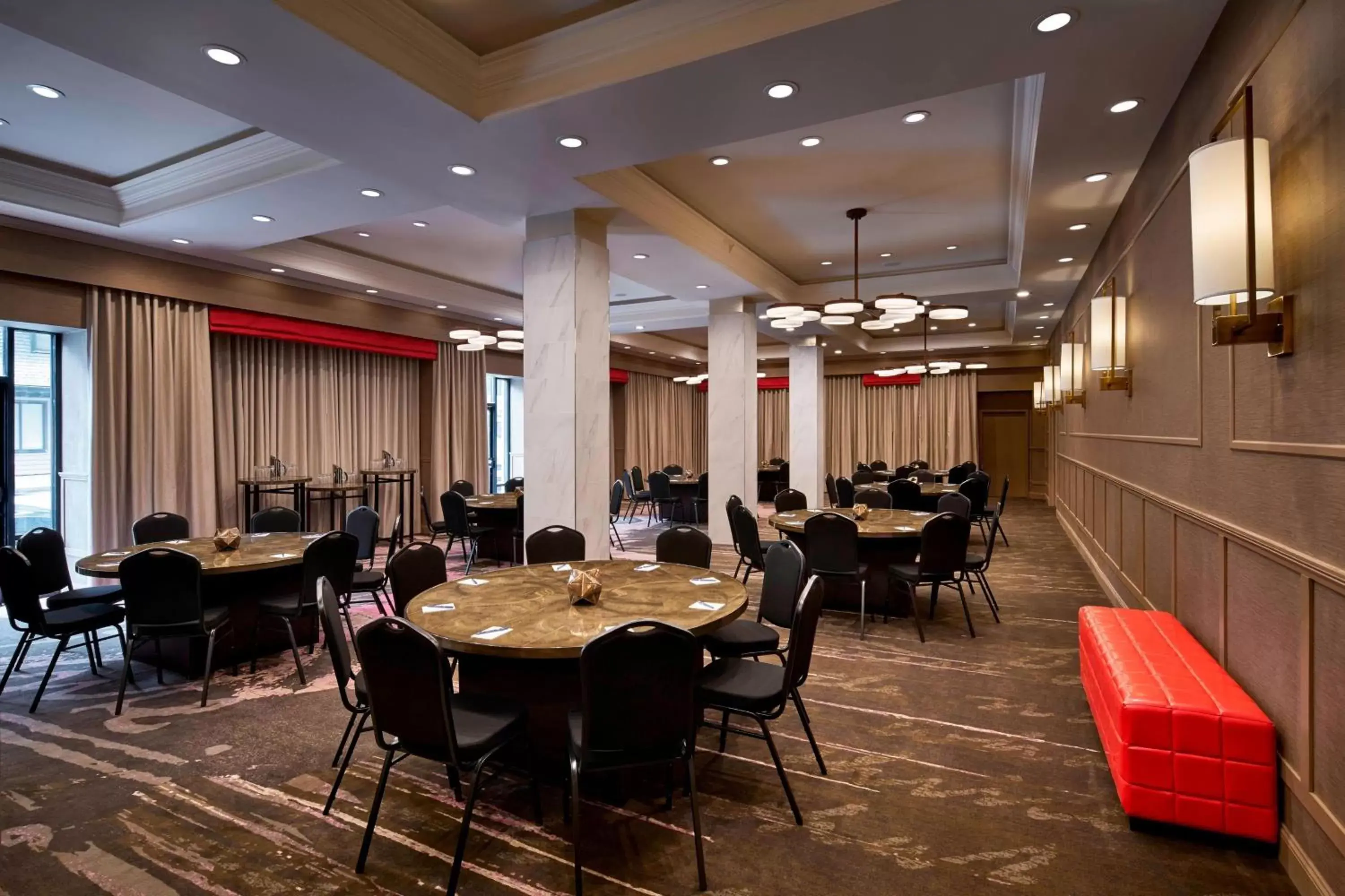 Meeting/conference room, Restaurant/Places to Eat in Delta Hotels by Marriott Baltimore Inner Harbor