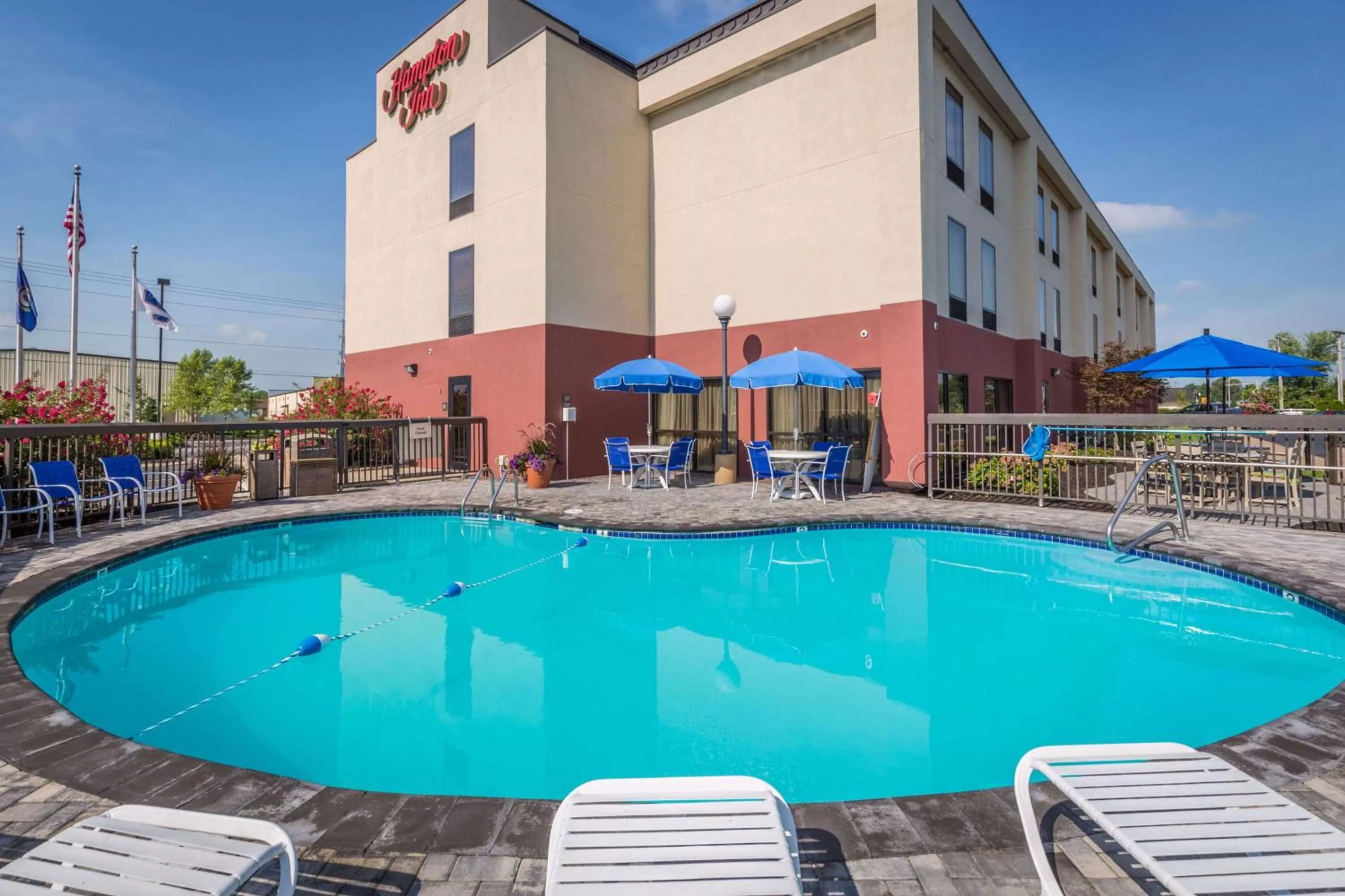 Pool view in Hampton Inn Owensboro