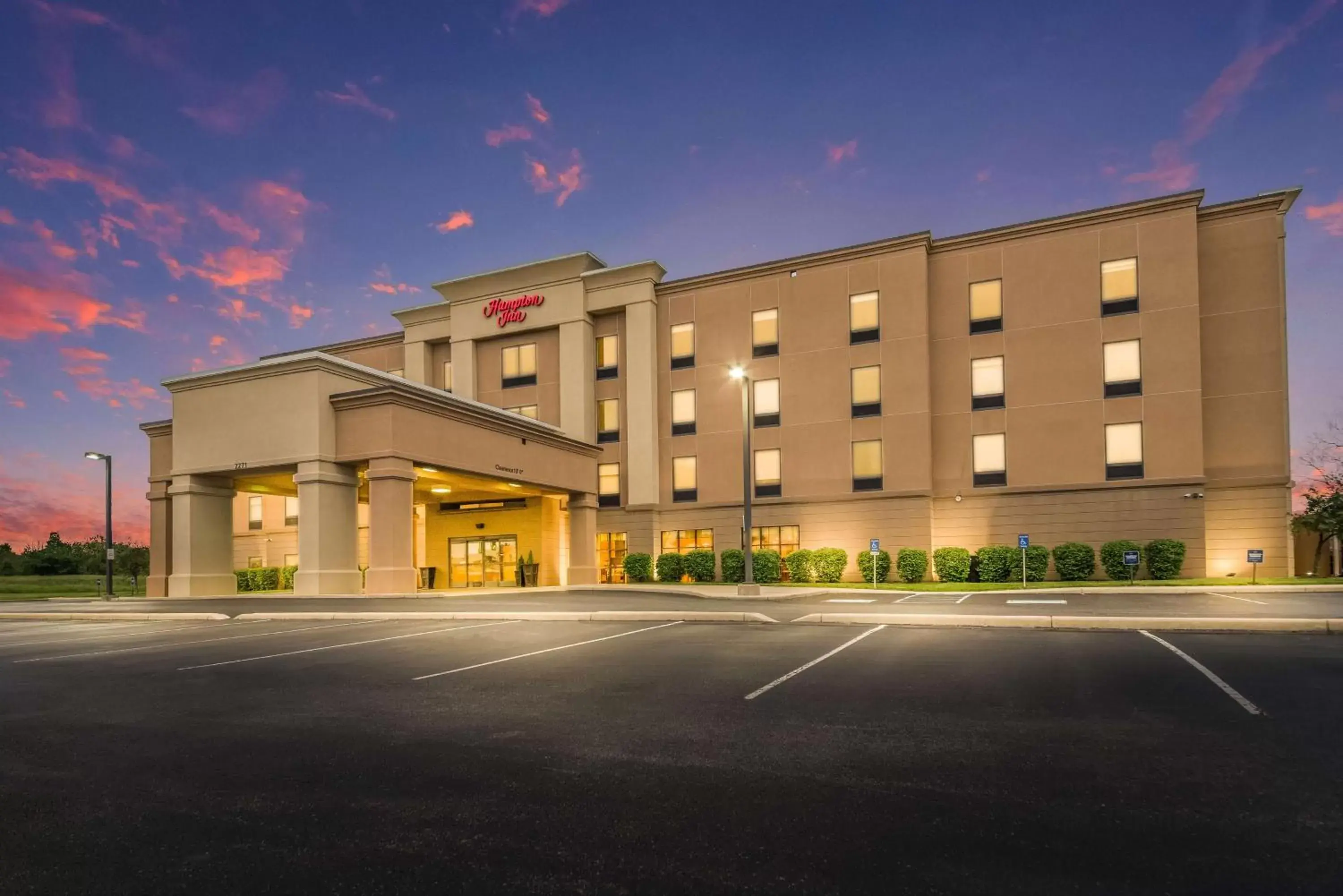 Property Building in Hampton Inn Greenfield