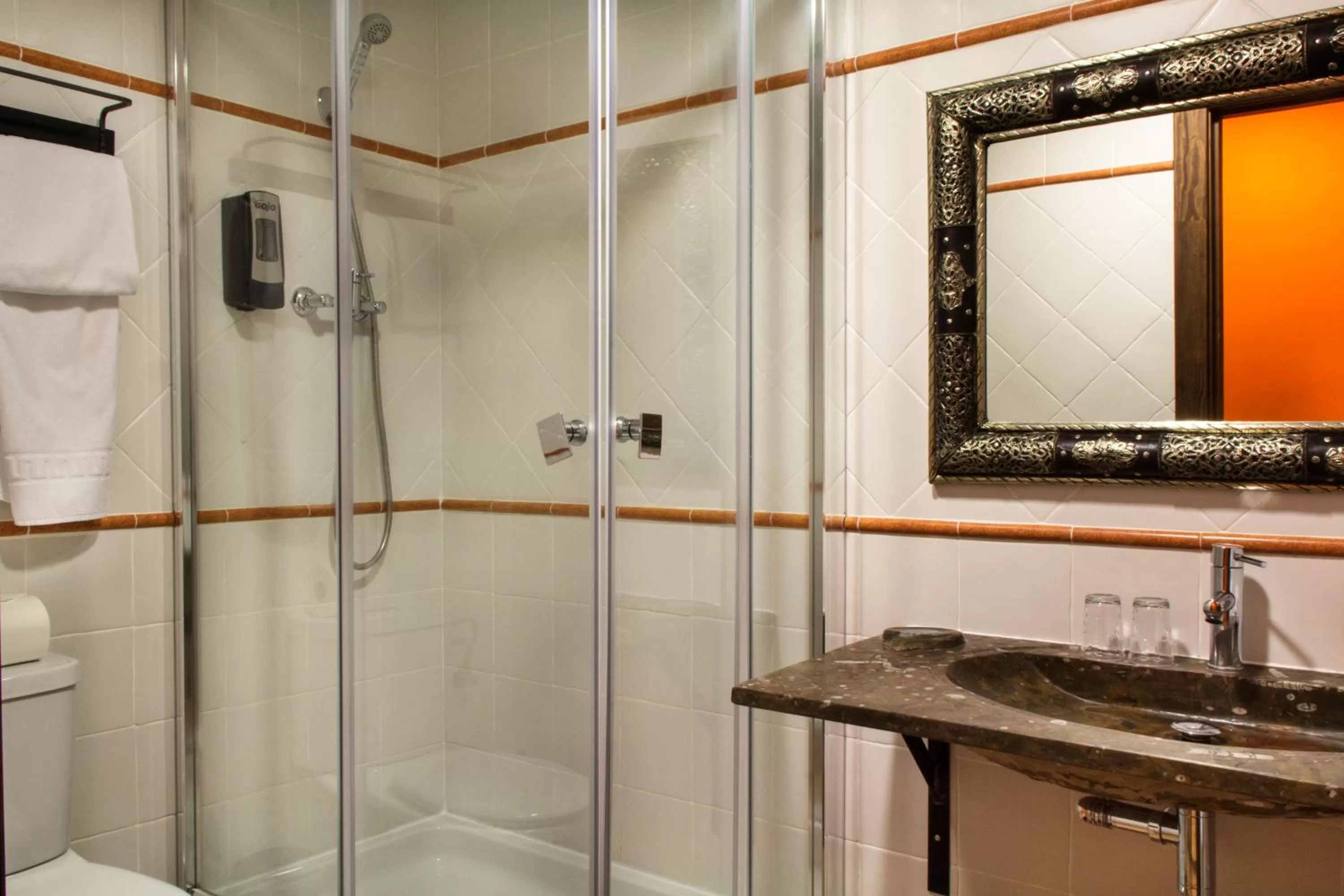 Toilet, Bathroom in Hotel Plaza