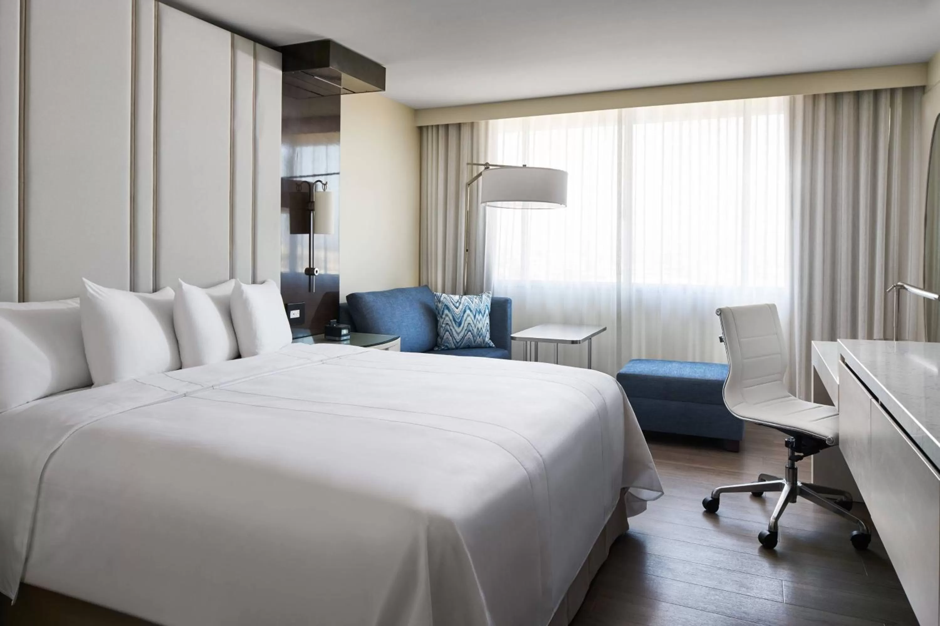 Photo of the whole room, Bed in Irvine Marriott