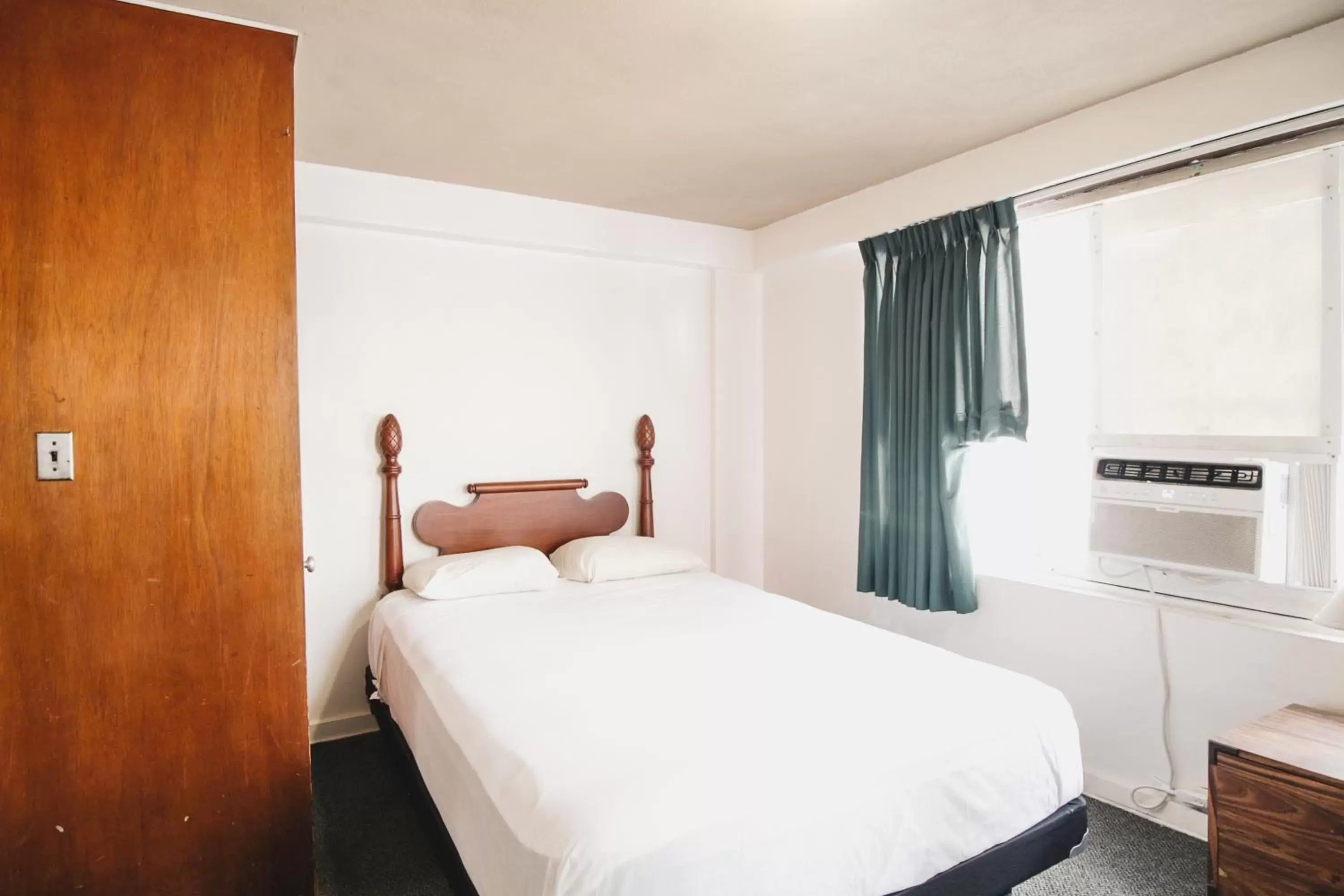 Bed in Royal Grove Waikiki Bed in Royal Grove Waikiki