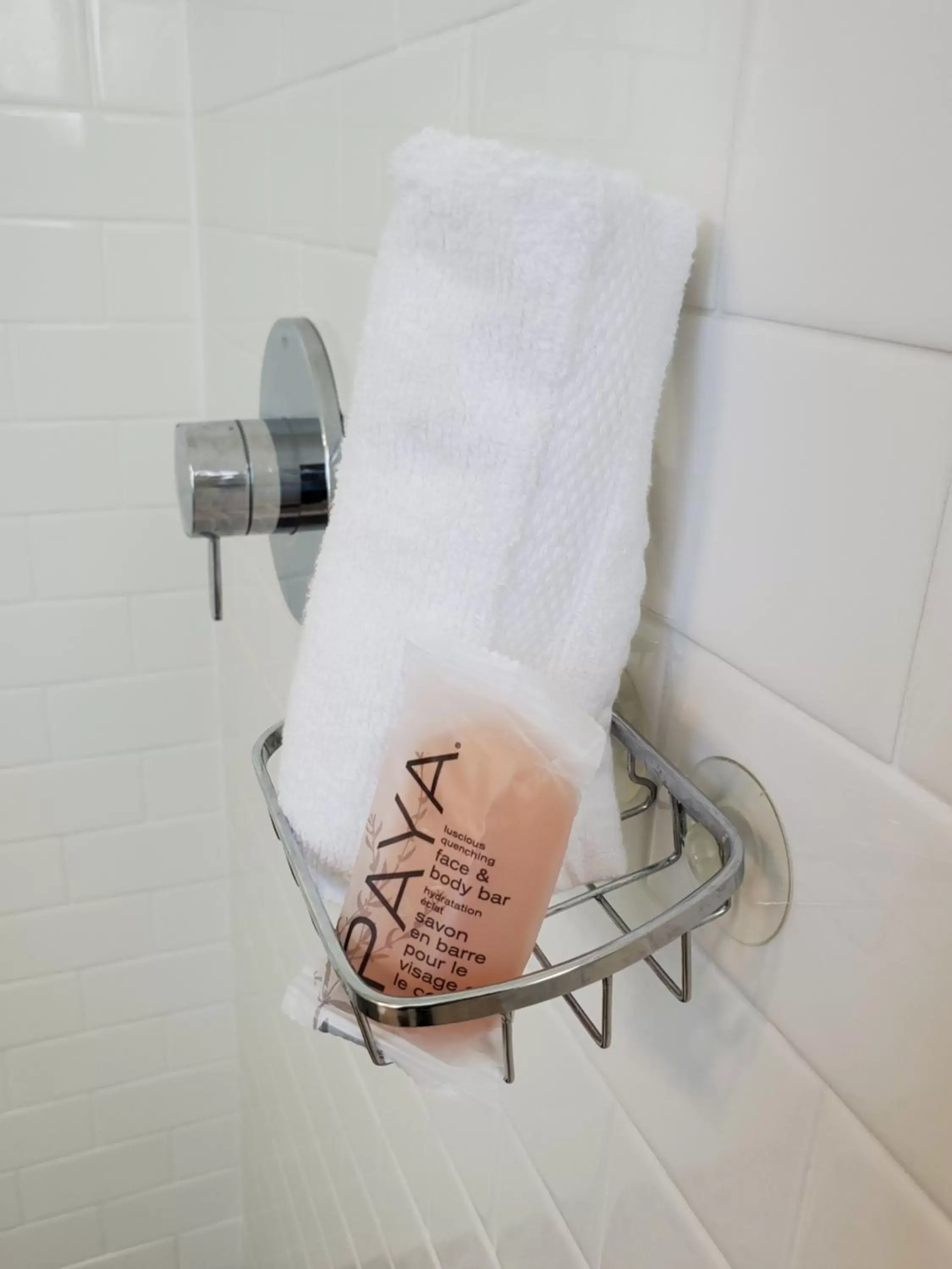 Shower, Bathroom in Moonstone Beach Motel
