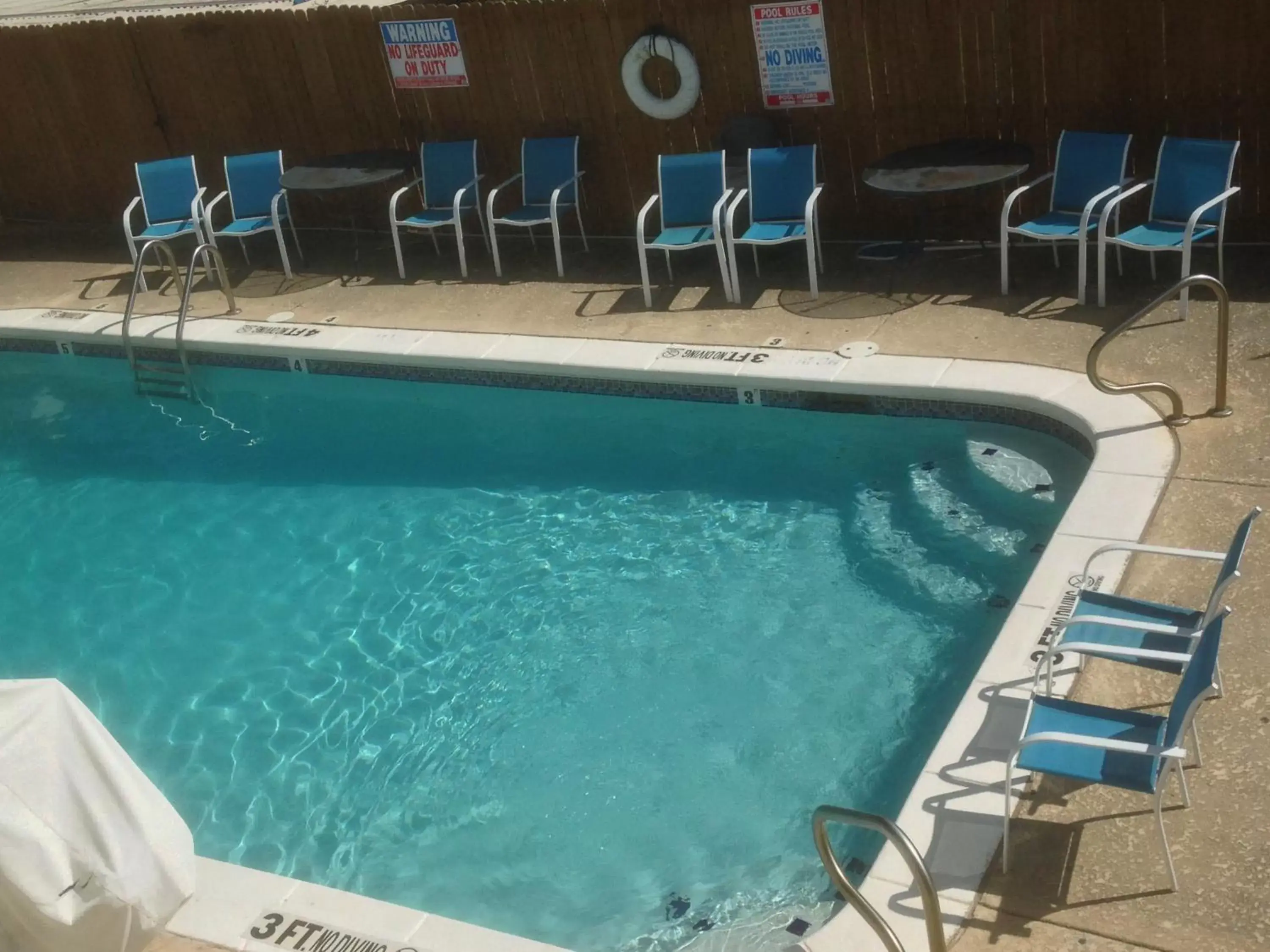 Entertainment, Swimming Pool in Knights Inn Longview