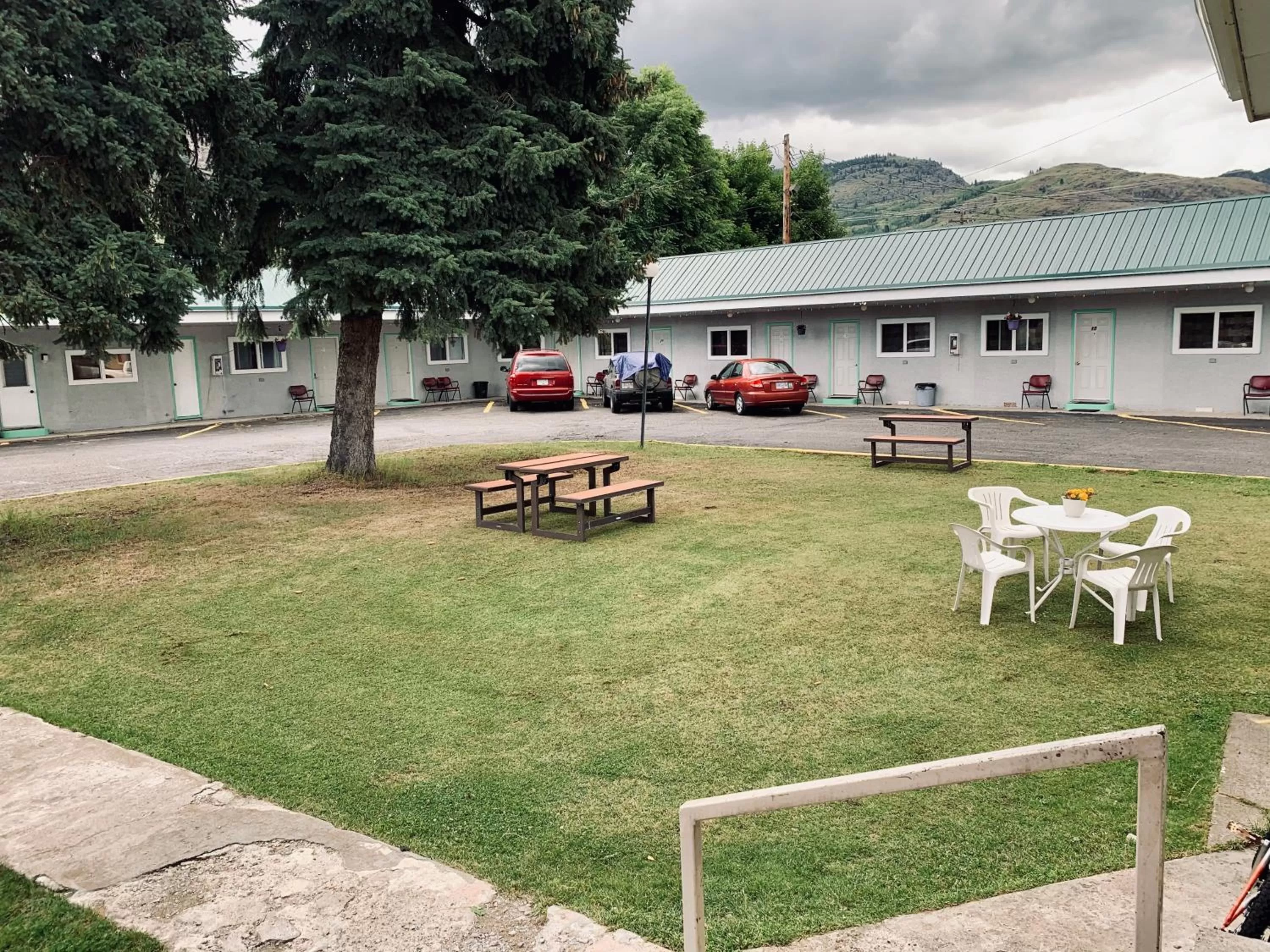 Property Building in Night Inn Grand Forks