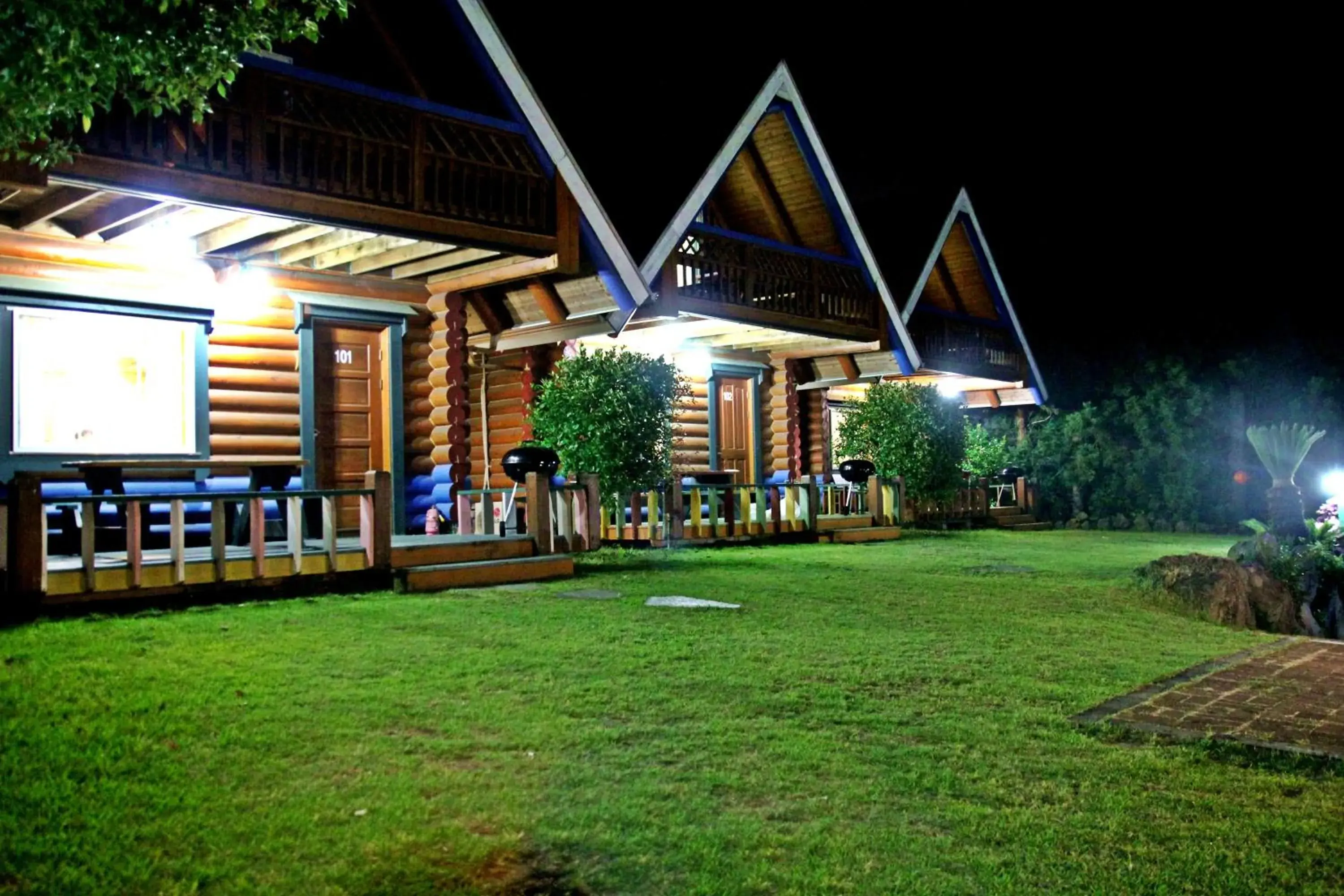Garden view in Jungmun Log Pension & Resort Garden view in Jungmun Log Pension & Resort
