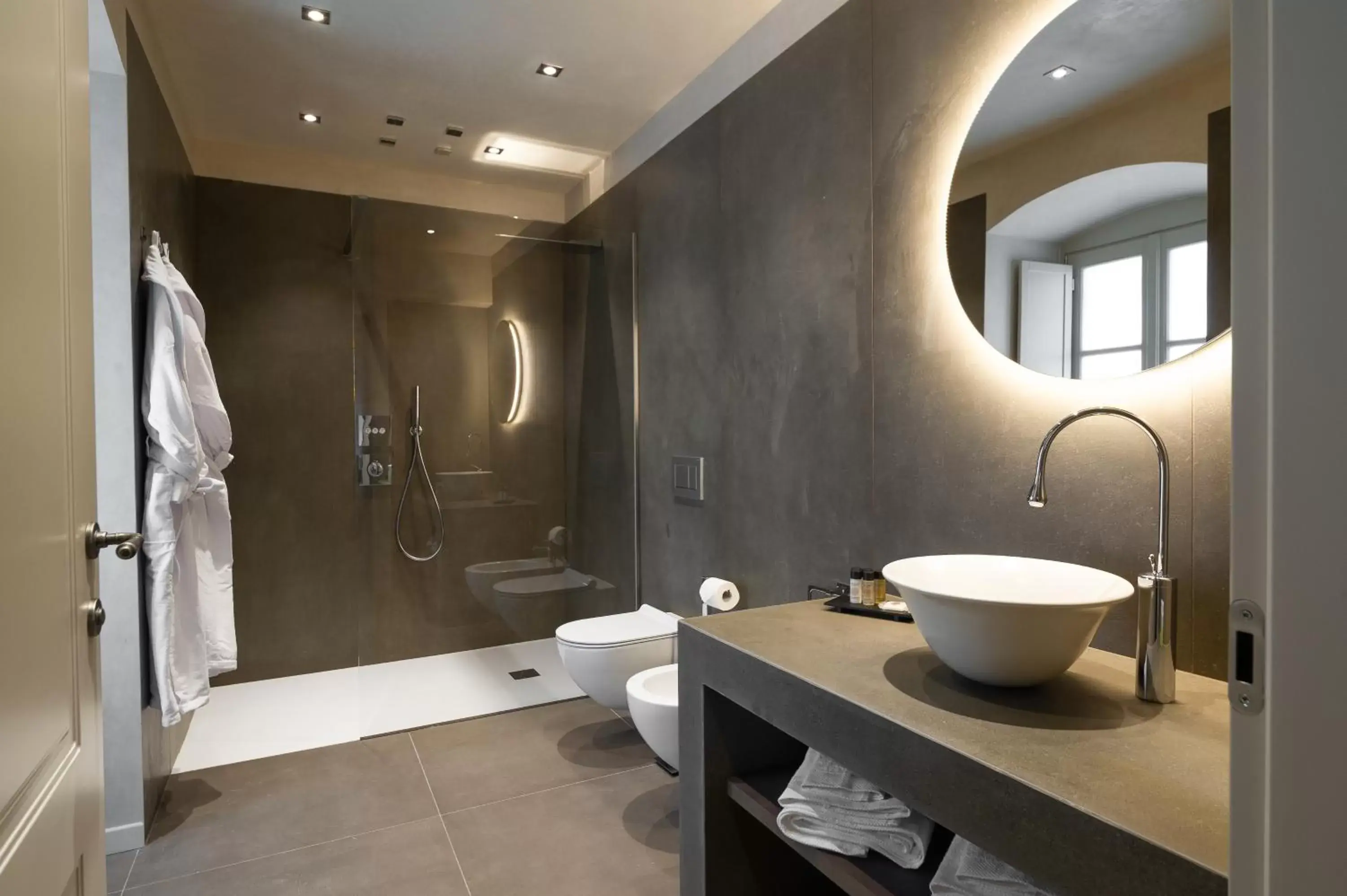 Photo of the whole room, Bathroom in Relais San Vigilio al Castello