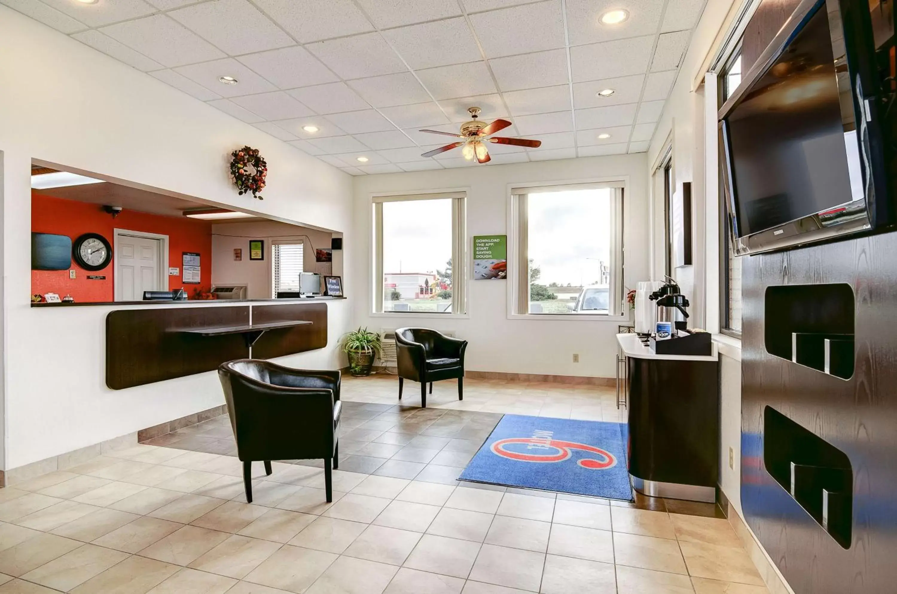 Lobby or reception, Lounge/Bar in Motel 6-Colby, KS