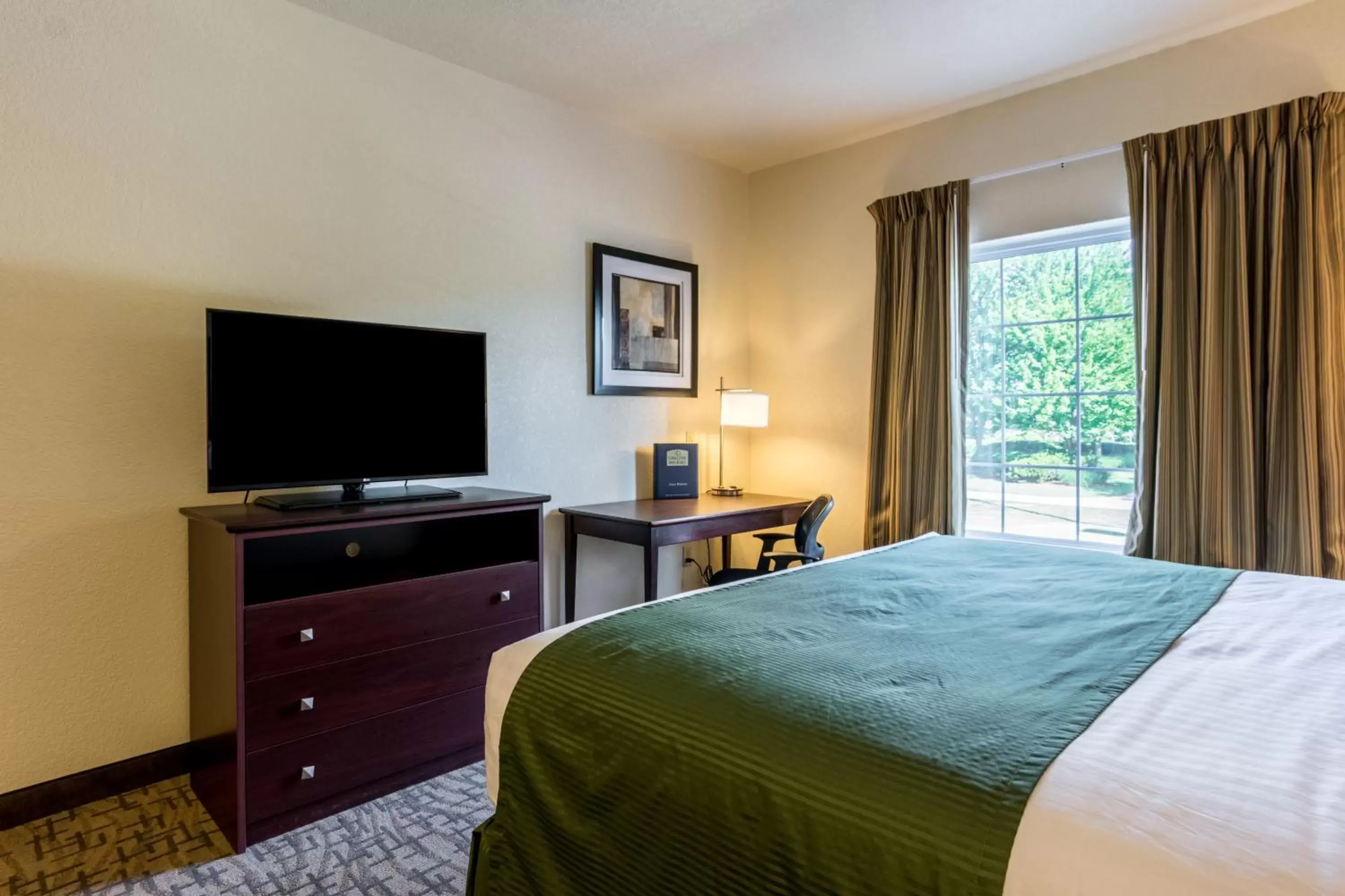 Bed in Cobblestone Hotel & Suites - Erie Bed in Cobblestone Hotel & Suites - Erie