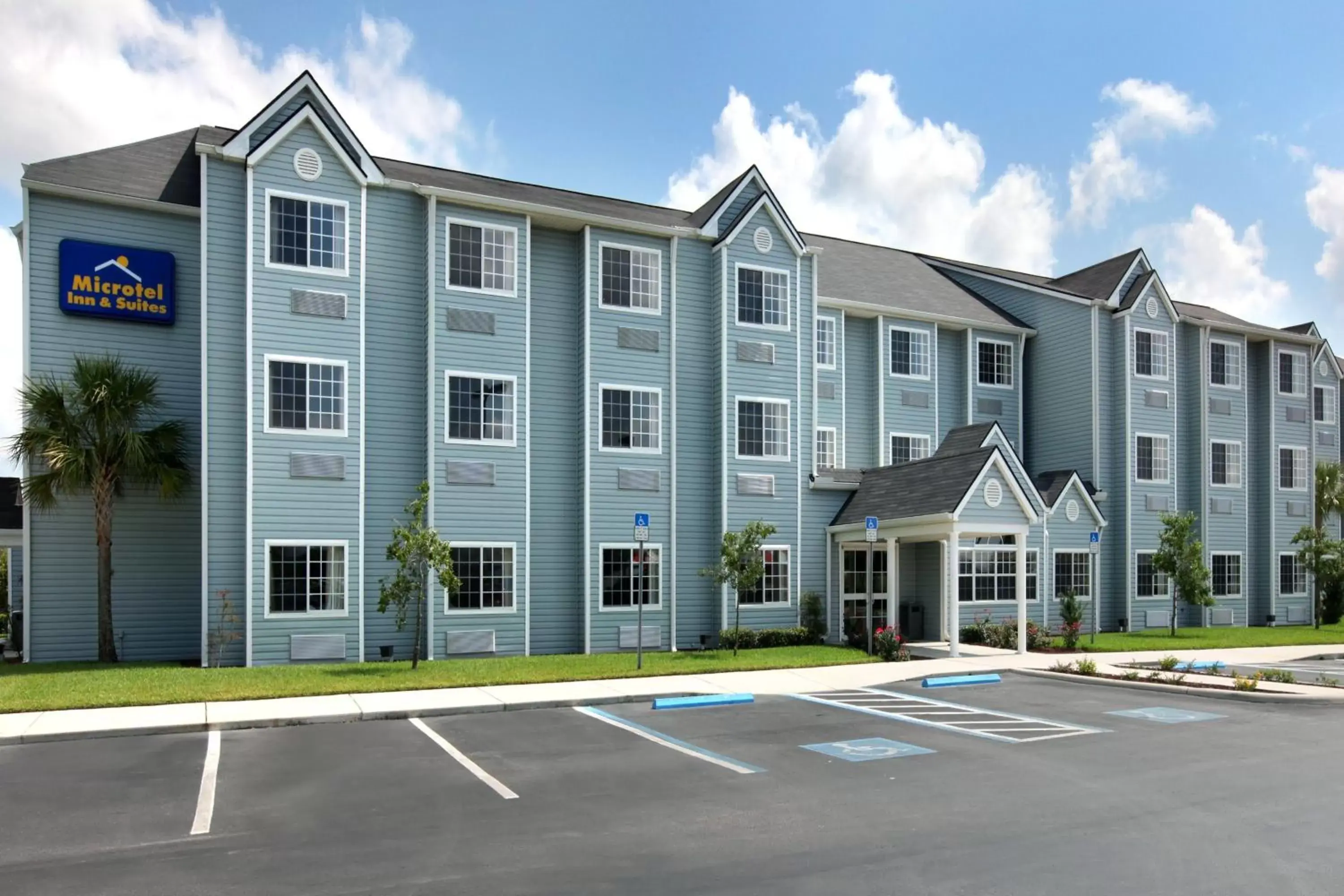 Property Building in Microtel Inn and Suites - Zephyrhills