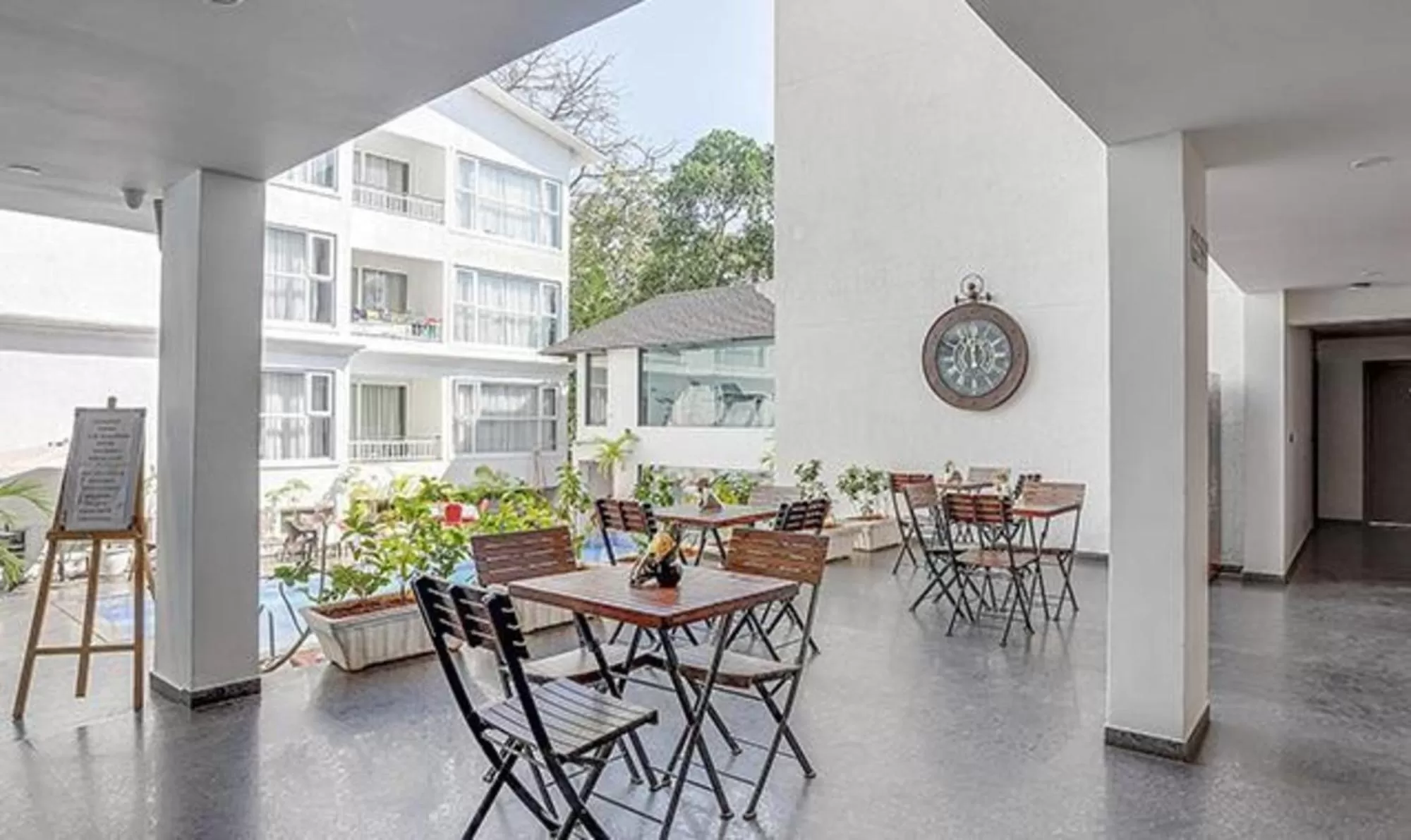 Dining area in Okean De Goa Vagator