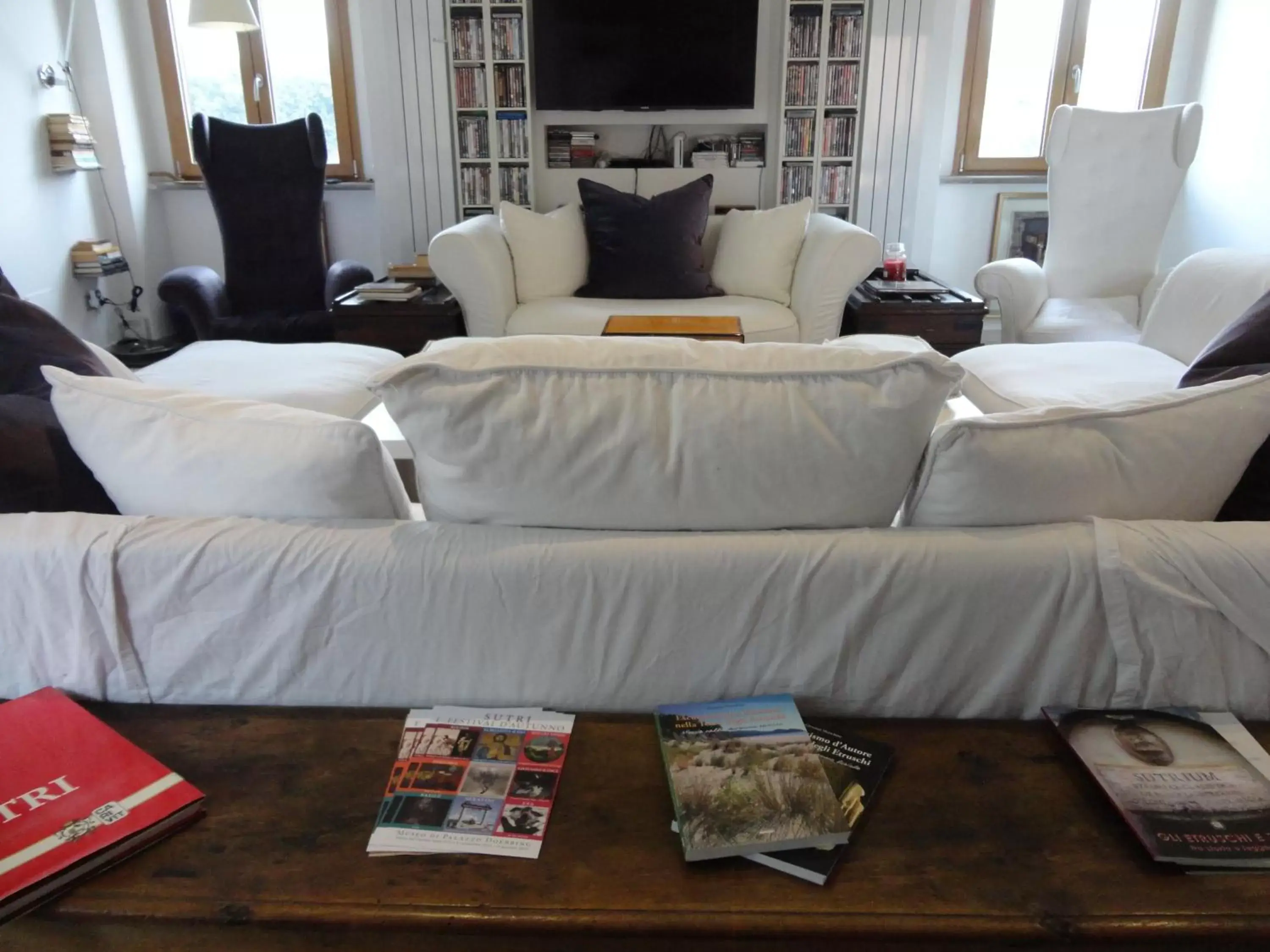 Communal lounge/ TV room, Bed in Nerone's - Sutri Bed & Dinner