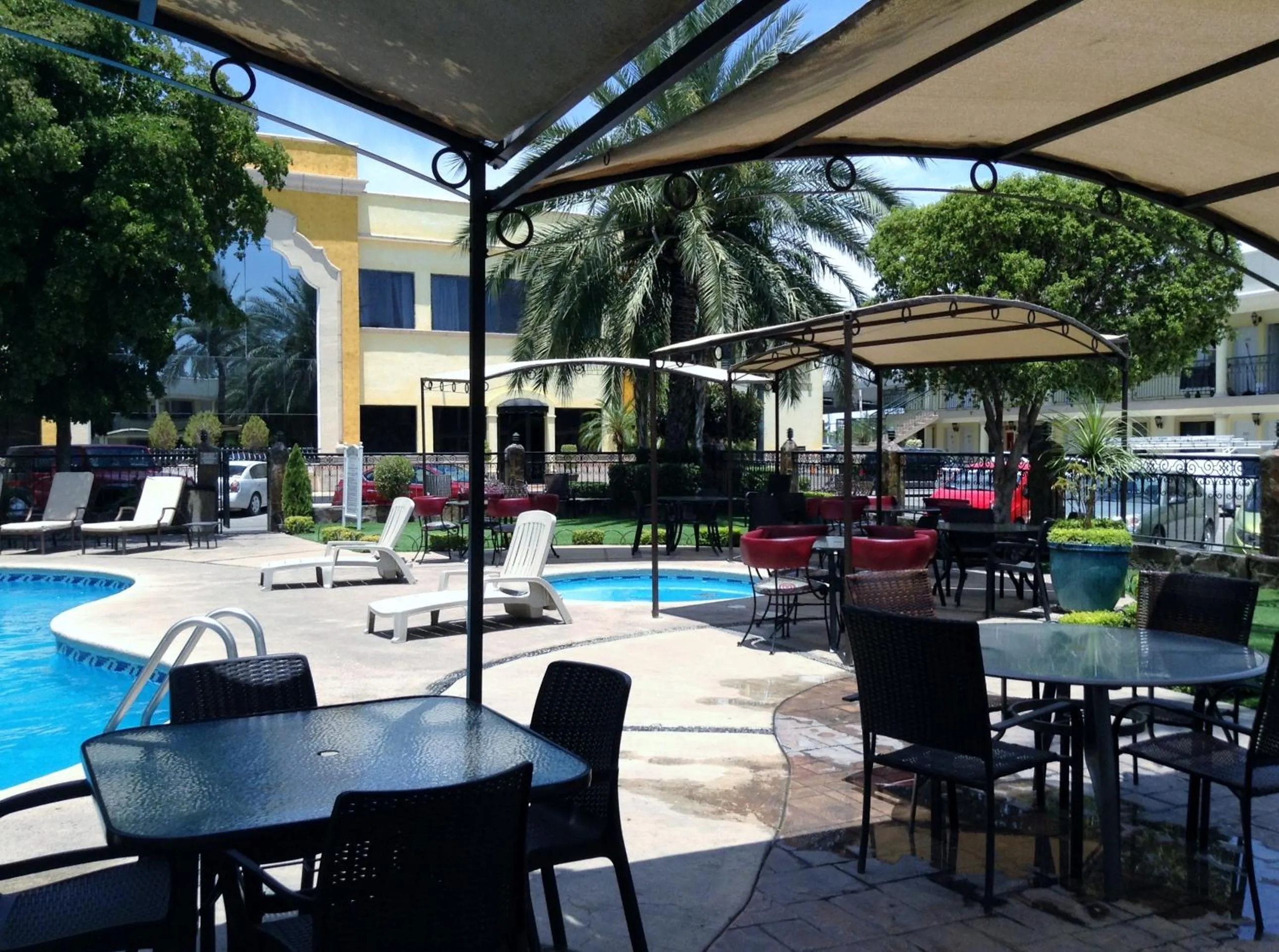 Swimming pool in Hotel San Sebastian