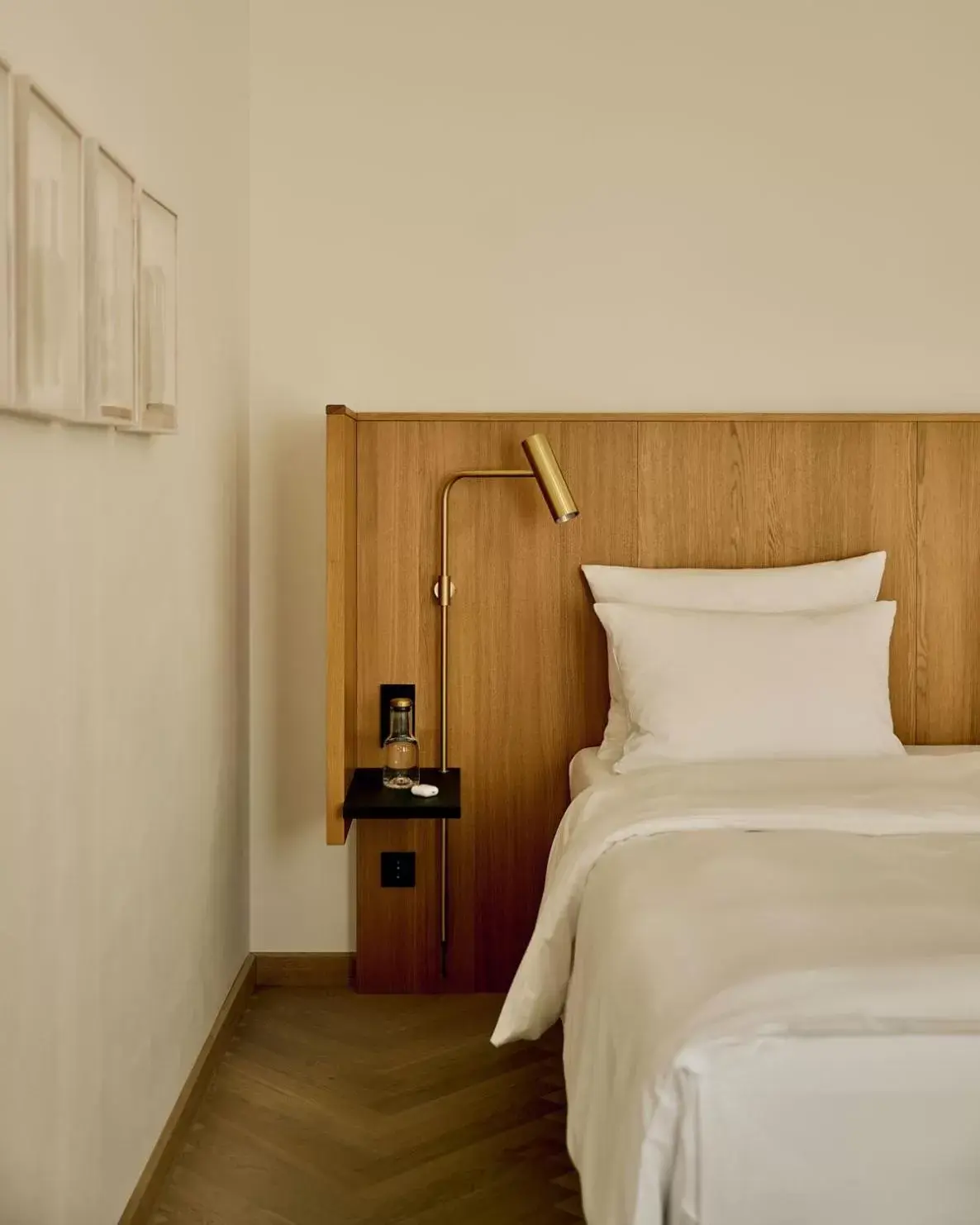 Bed in Melter Hotel & Apartments - a Neighborhood Hotel