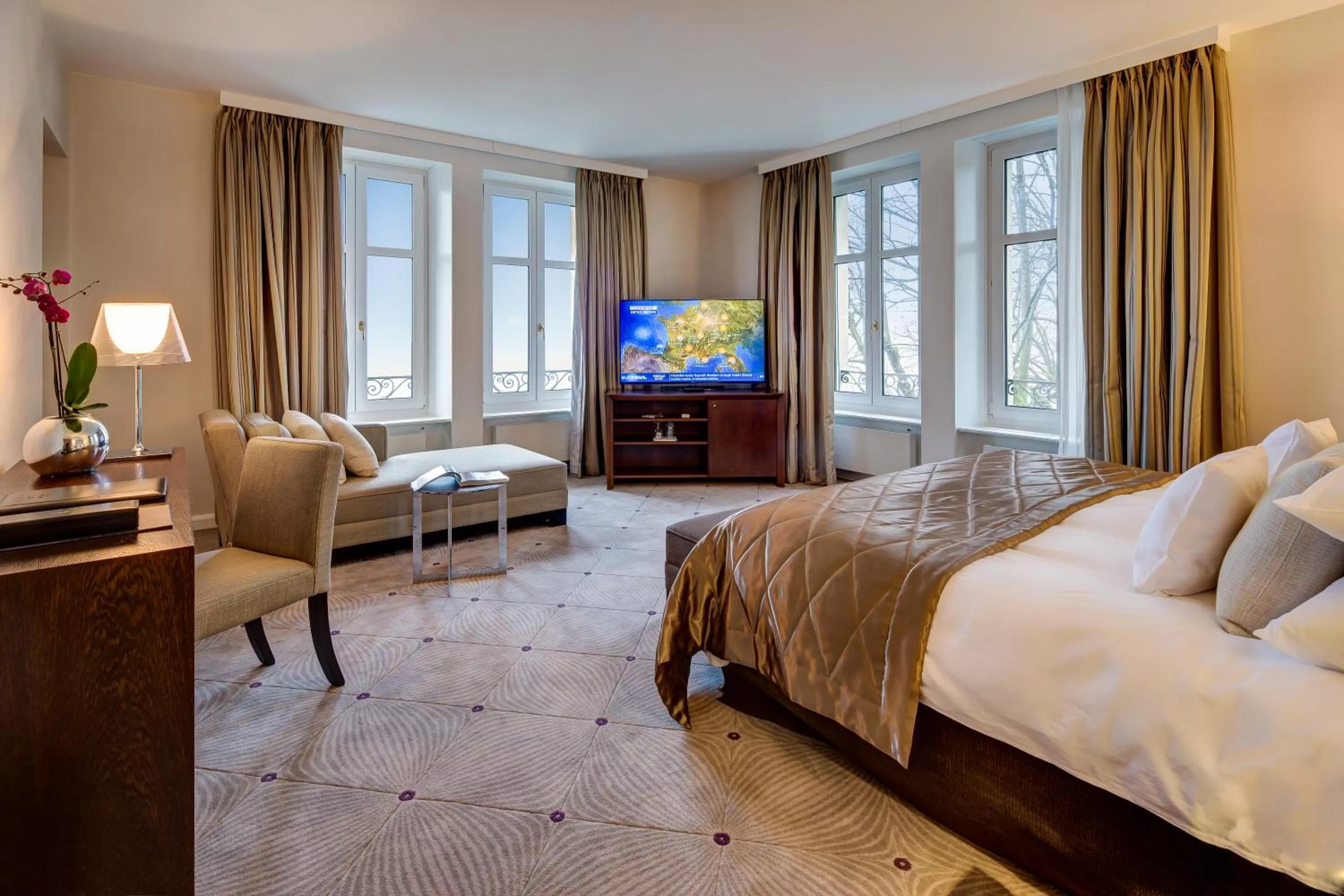 Bedroom, Bed in Lausanne Palace