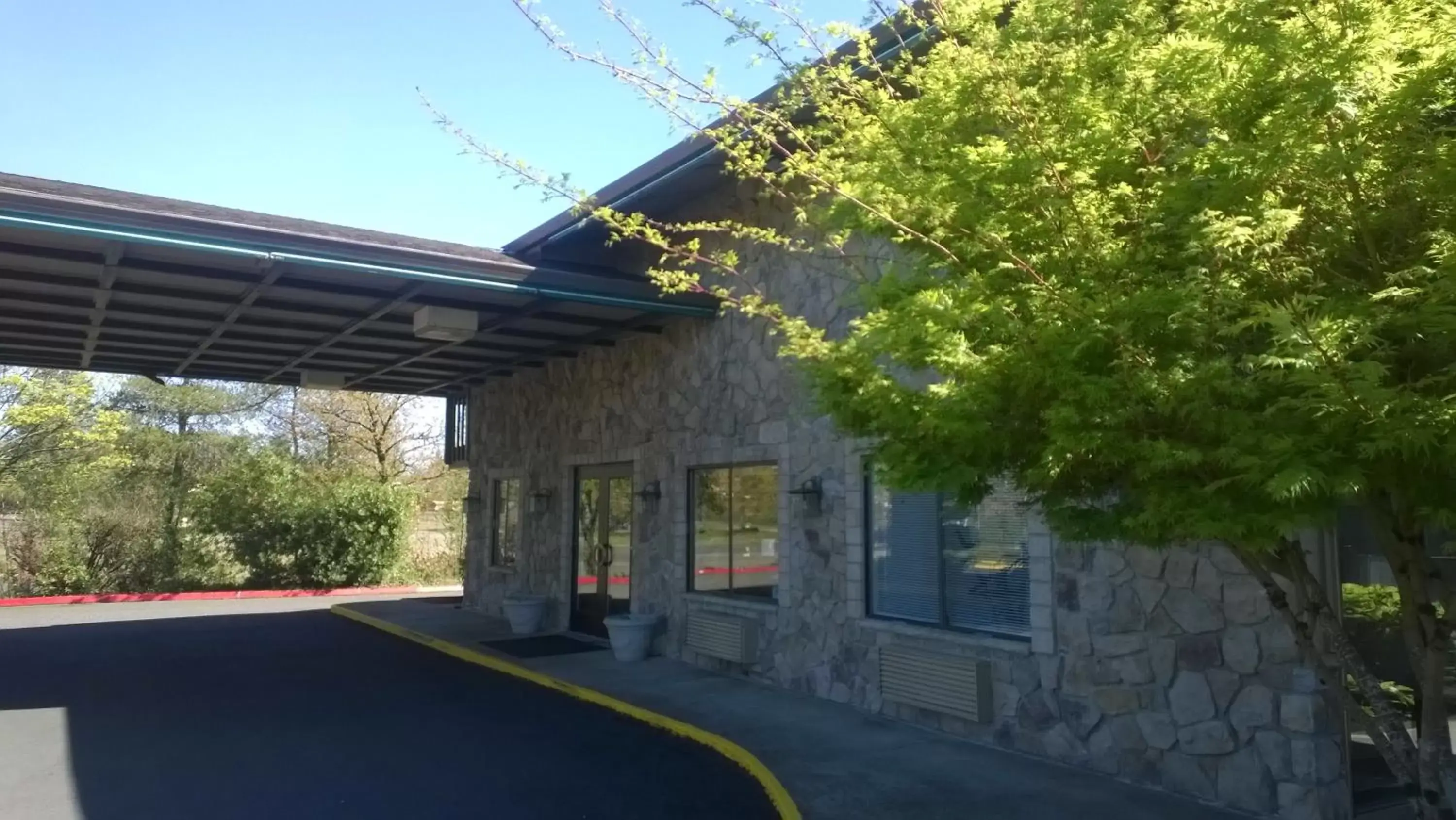 Property building in Pepper Tree Inn Property building in Pepper Tree Inn