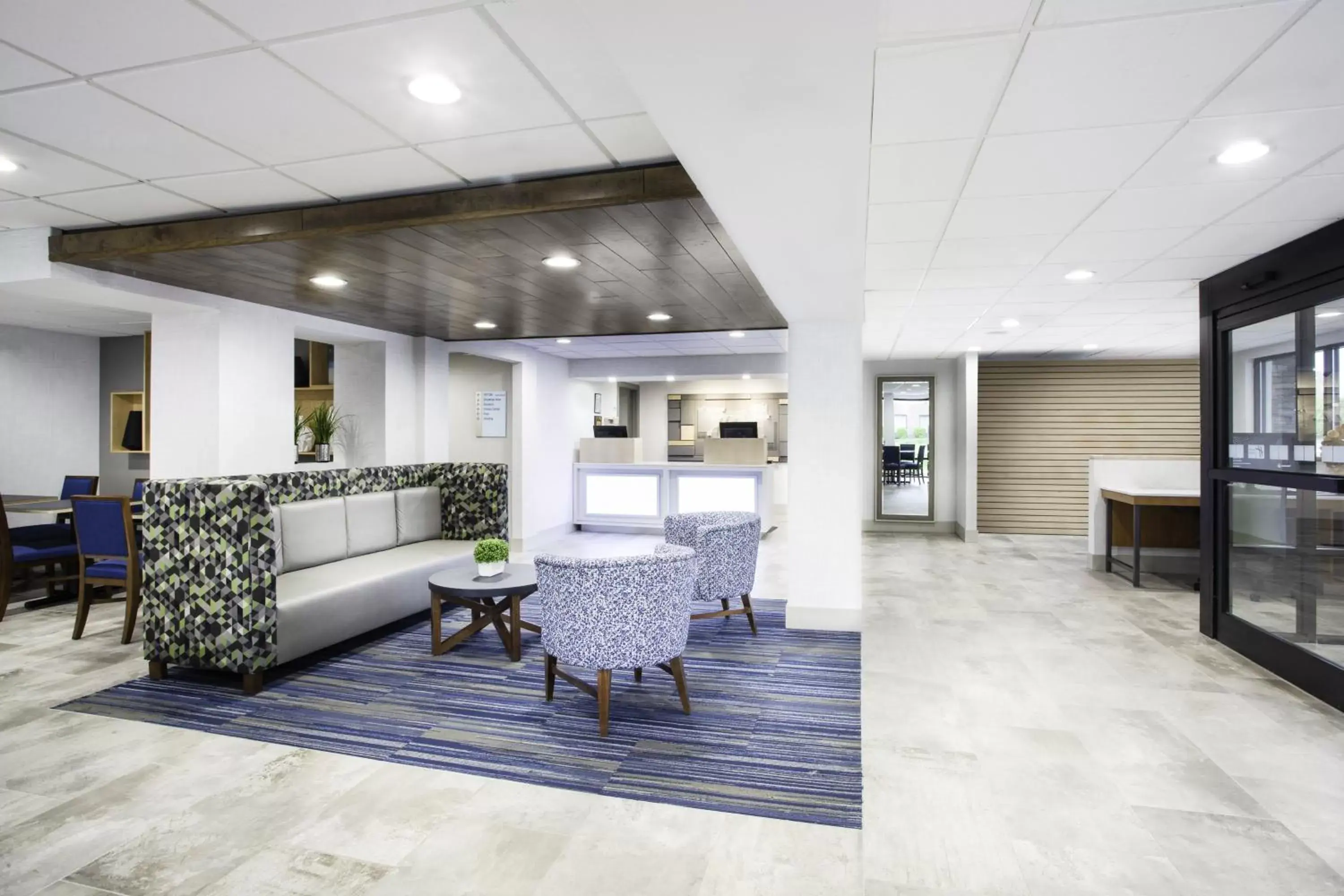 Property building, Lobby/Reception in Holiday Inn Express Hopewell - Fort Lee Area, an IHG Hotel