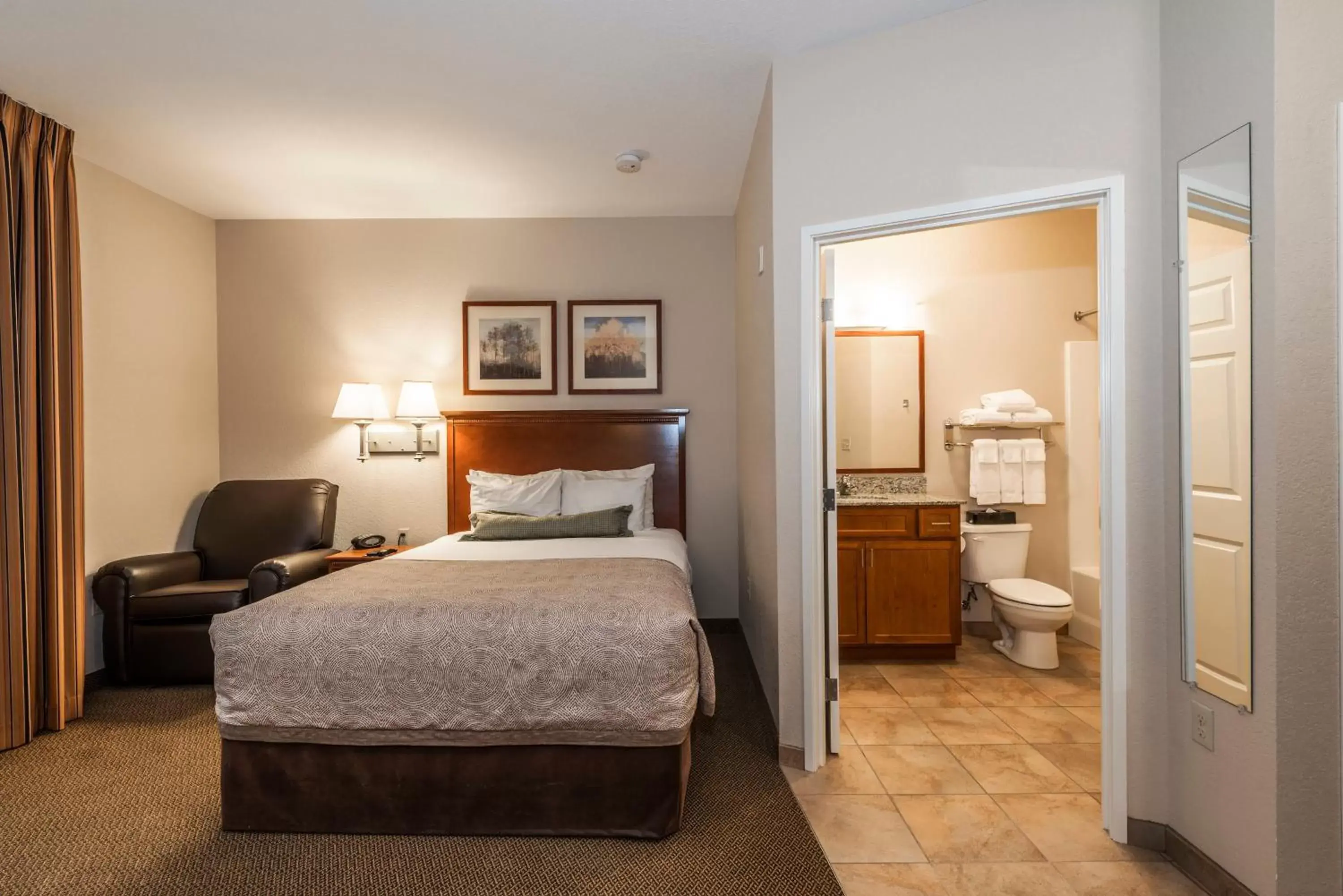 Photo of the whole room, Bed in Candlewood Suites Burlington by IHG Photo of the whole room, Bed in Candlewood Suites Burlington by IHG
