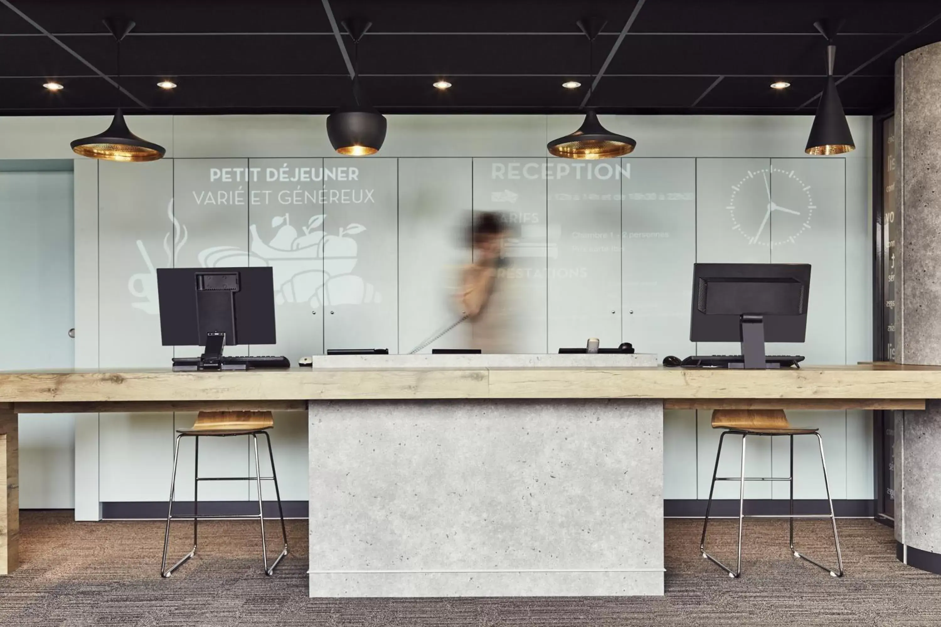 Lobby or reception in ibis Toulon La Valette Lobby or reception in ibis Toulon La Valette