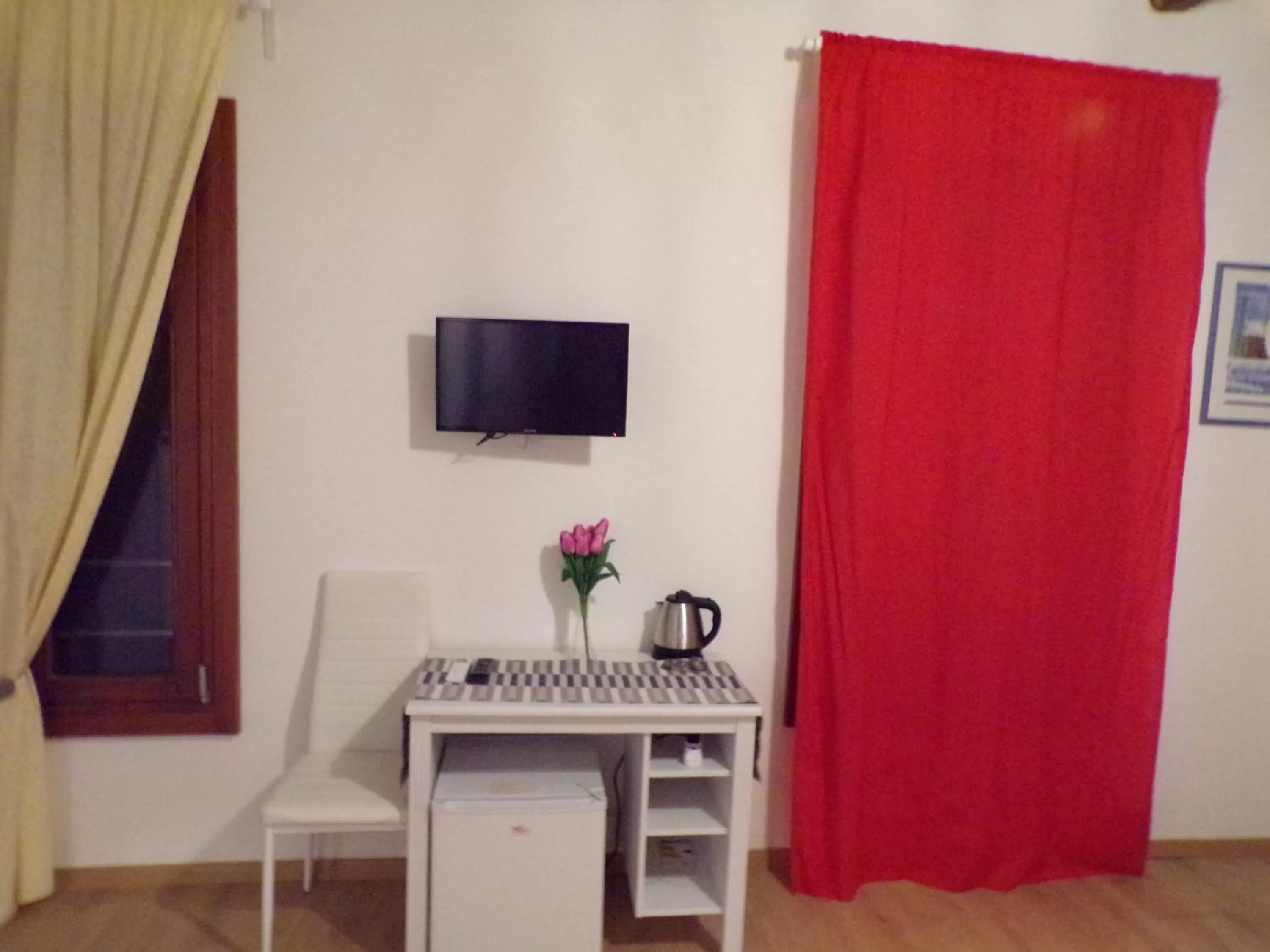 TV/Entertainment Center in Casa Venier