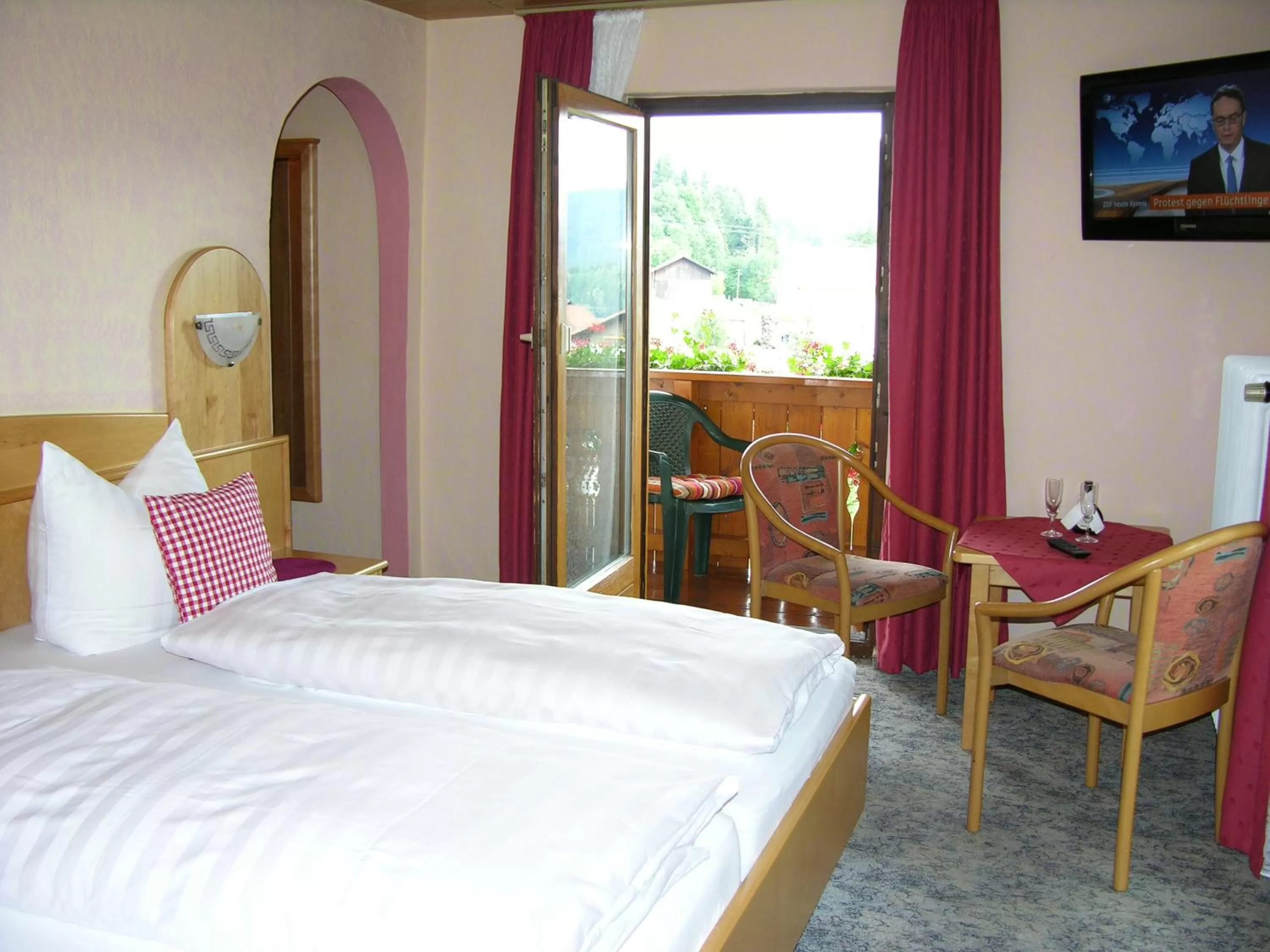 Photo of the whole room in GarniHotel - Arberblick