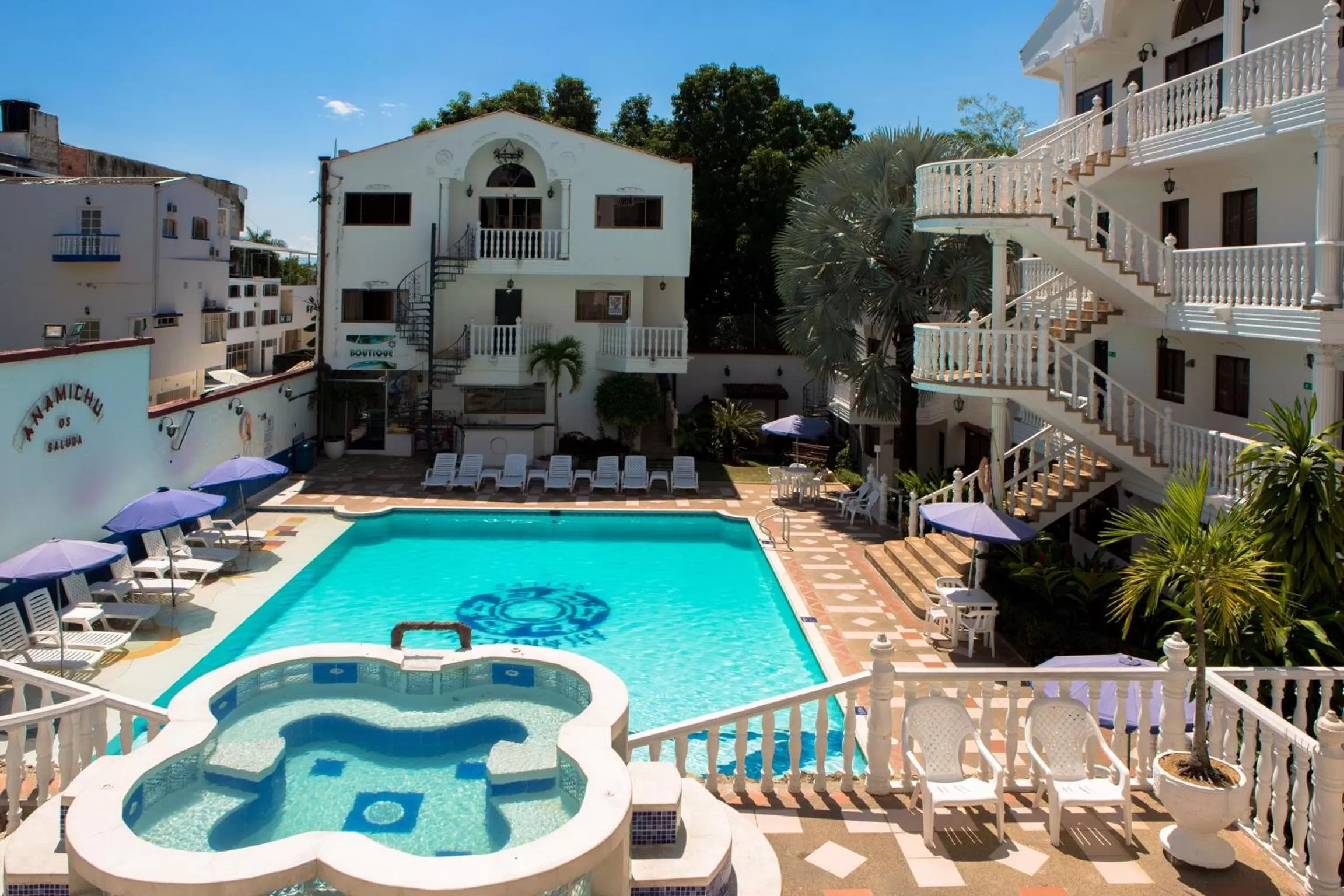 Swimming pool in Hotel Anamichu Suites